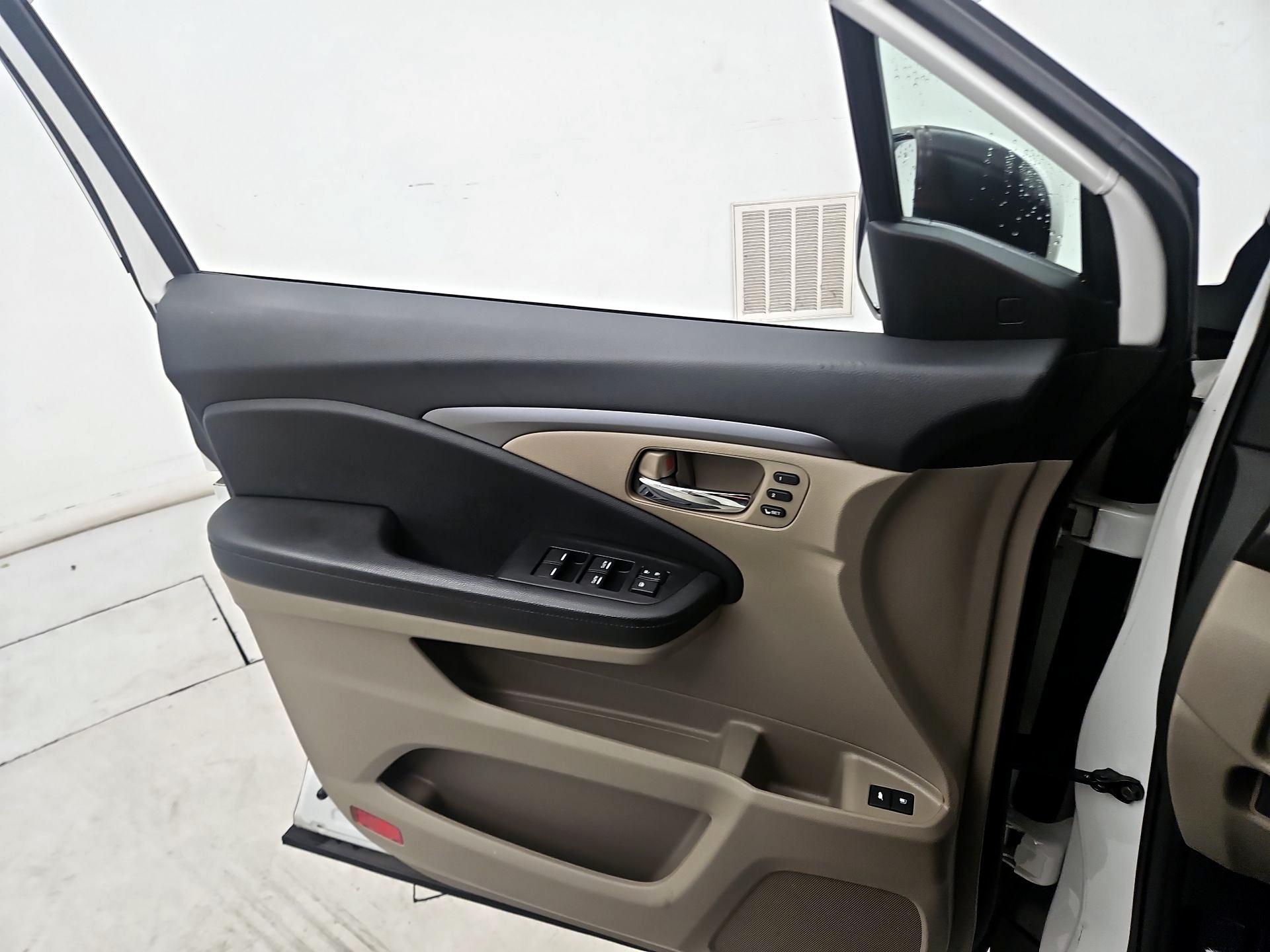 Thumbnail: 2020 Honda Pilot - 12