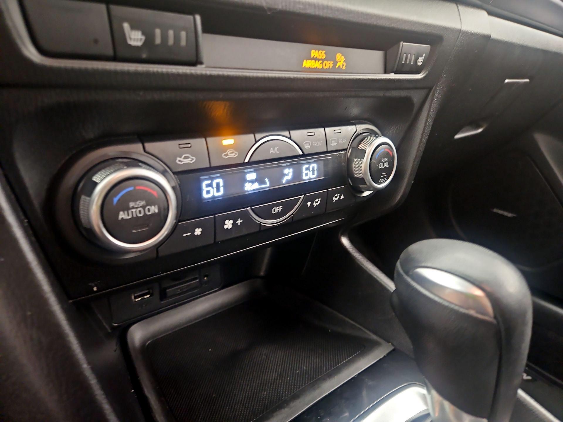 Thumbnail: 2018 Mazda Mazda3 - 16