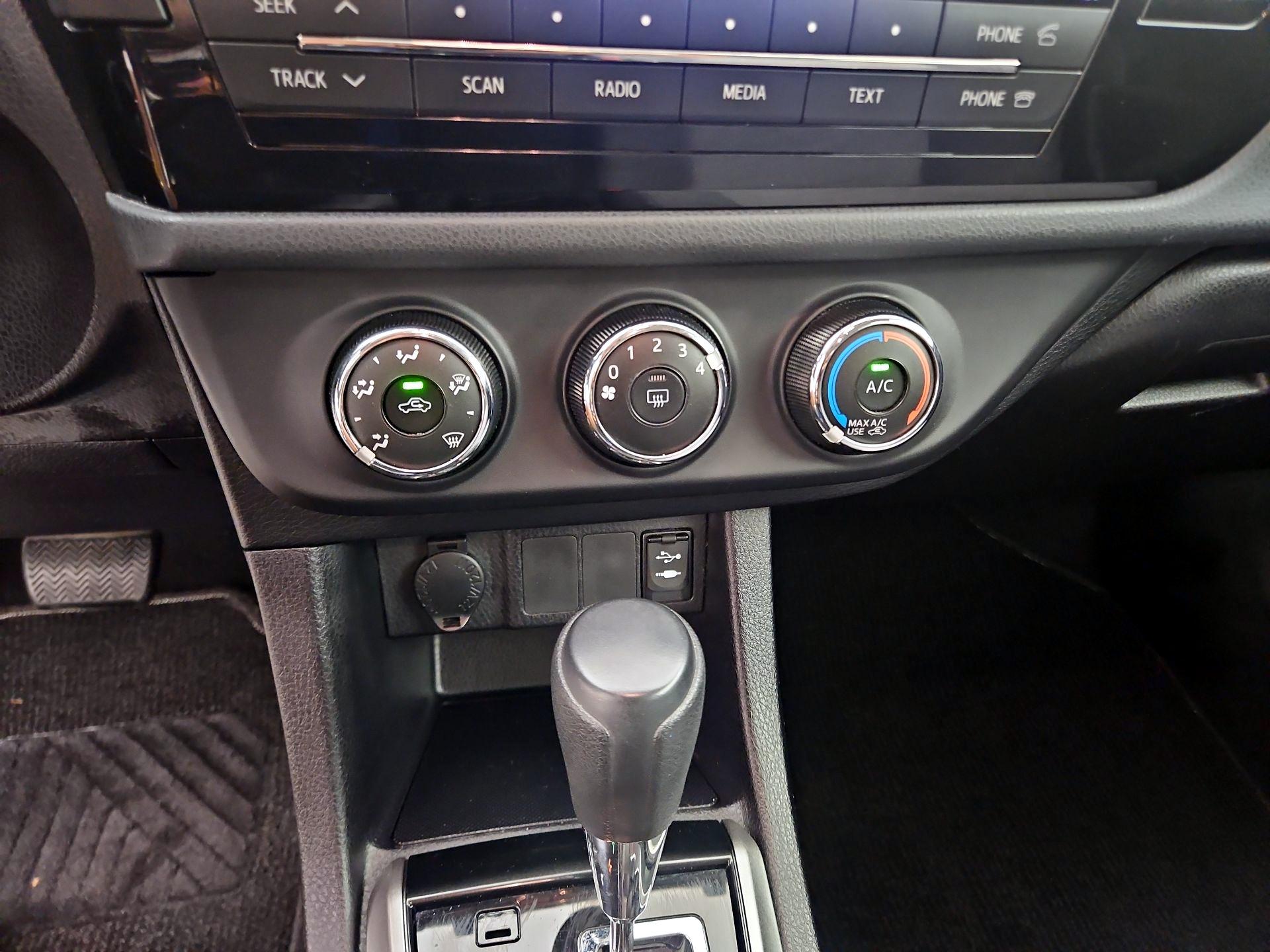 Thumbnail: 2014 Toyota Corolla - 15