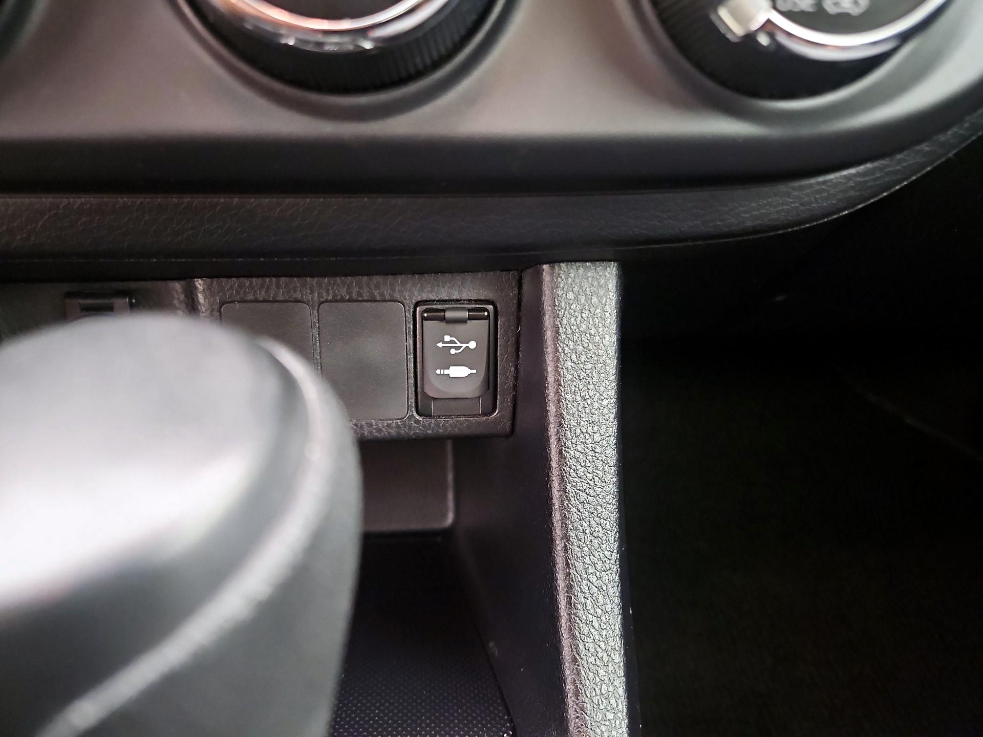 Thumbnail: 2014 Toyota Corolla - 17