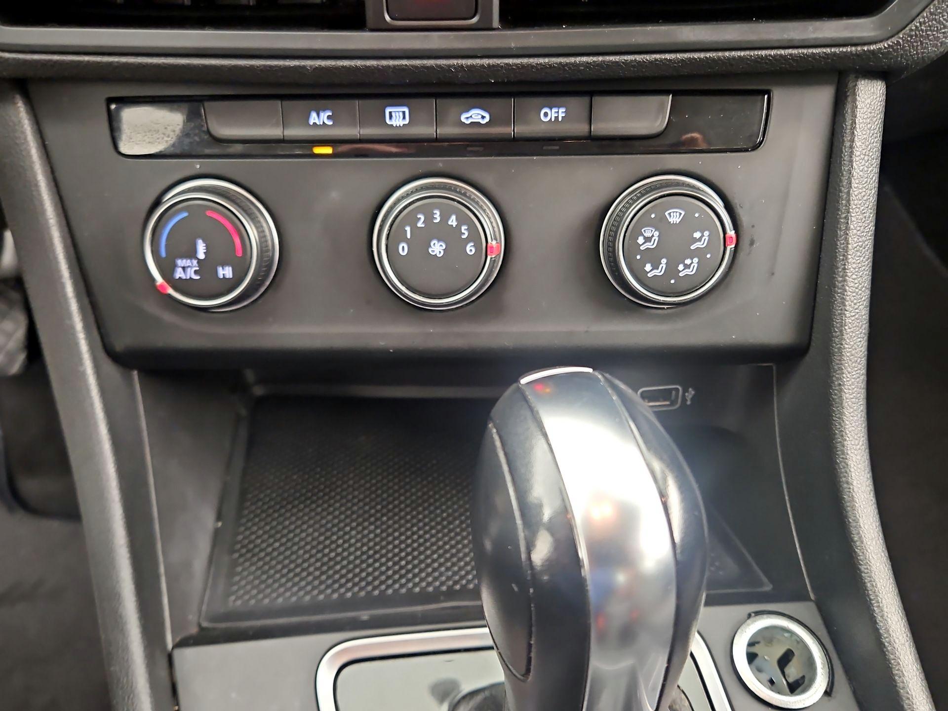 Thumbnail: 2019 Volkswagen Jetta - 16