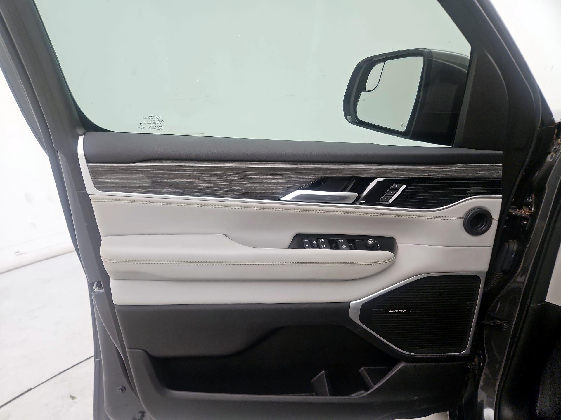 Thumbnail: 2022 Jeep Wagoneer - 12