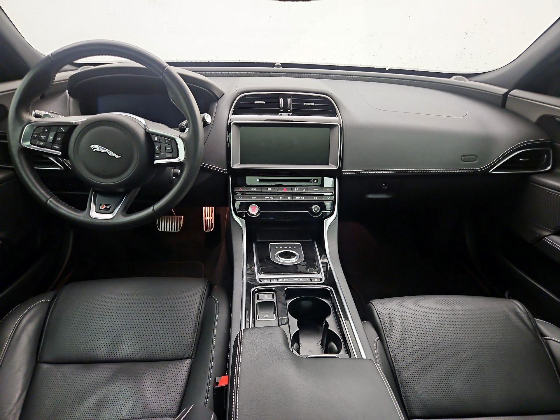 Thumbnail: 2019 Jaguar XE - 9
