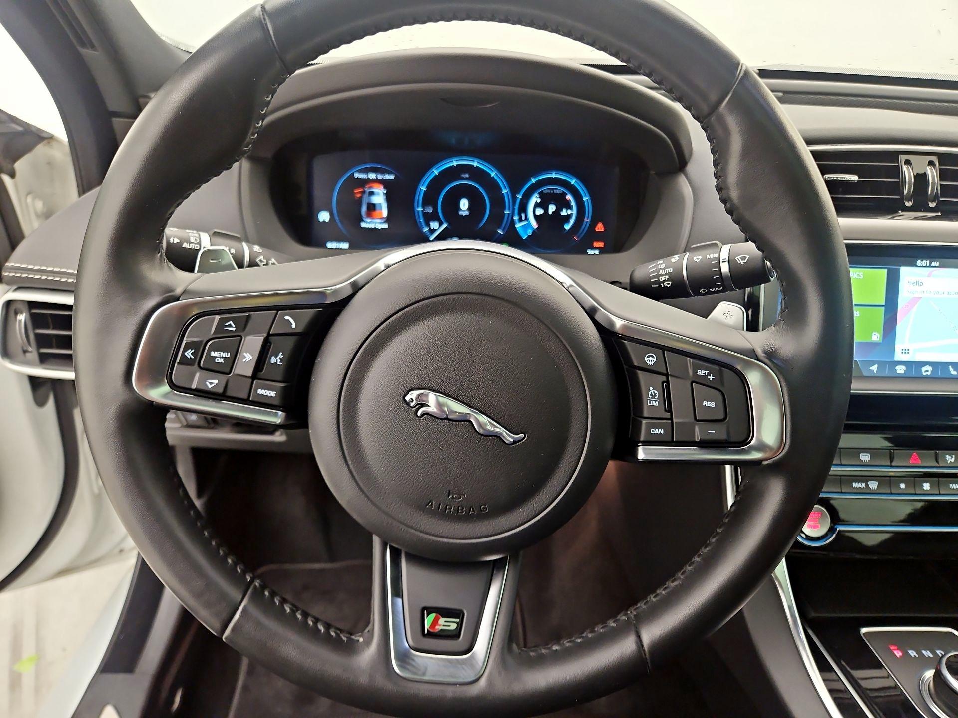 Thumbnail: 2019 Jaguar XE - 10