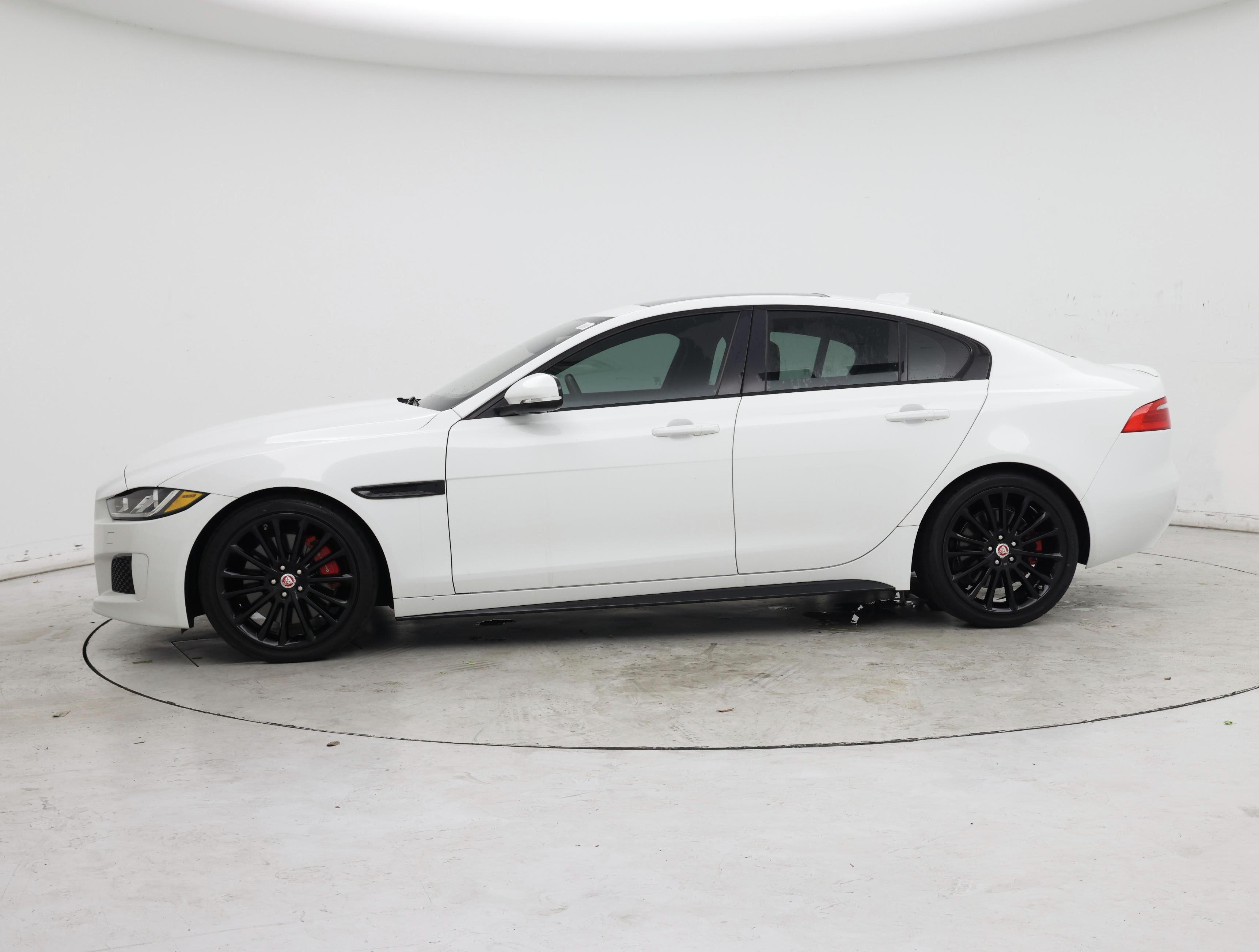 Thumbnail: 2019 Jaguar XE - 3