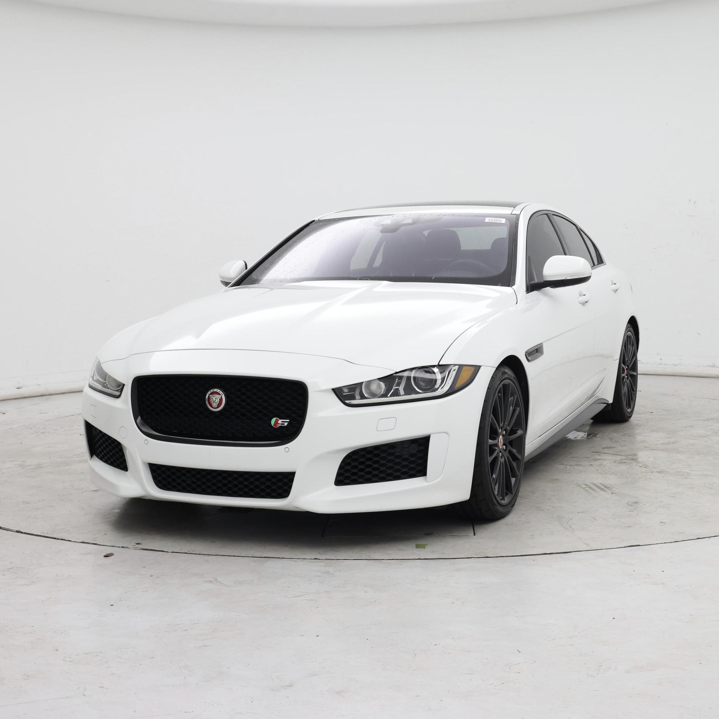 Thumbnail: 2019 Jaguar XE - 4