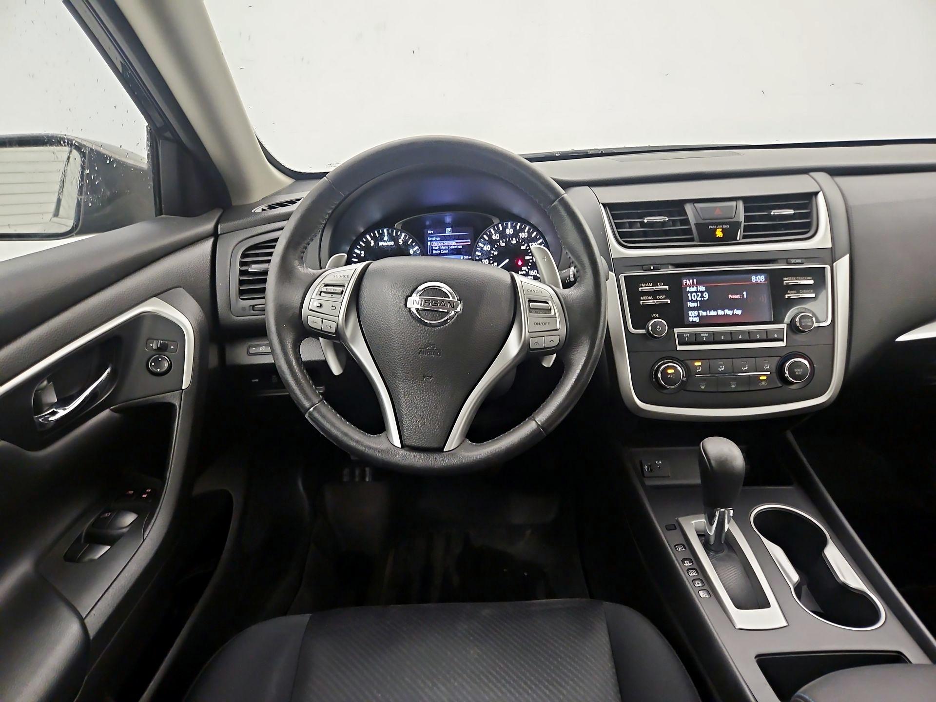 Thumbnail: 2016 Nissan Altima - 10