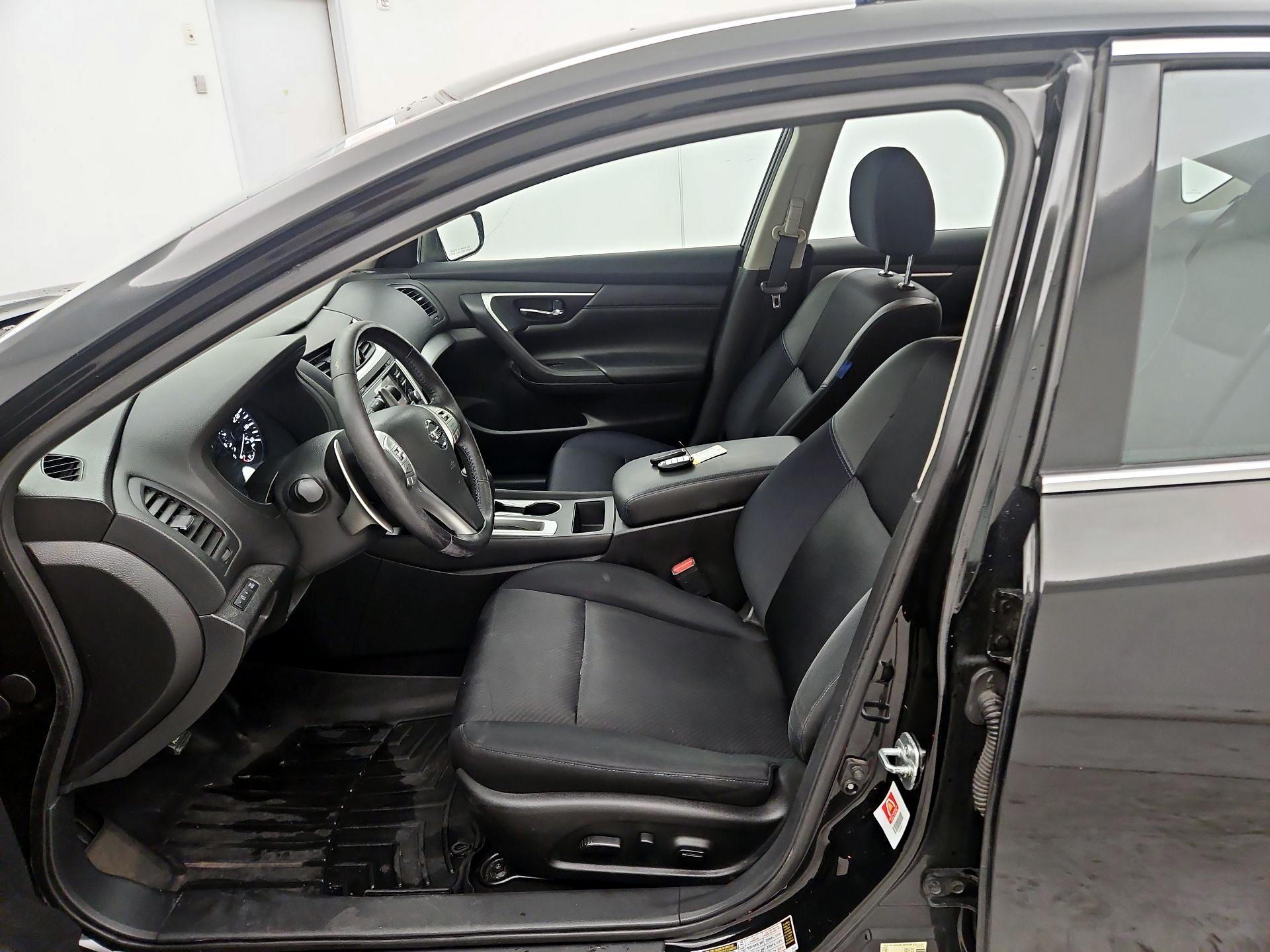 Thumbnail: 2016 Nissan Altima - 11