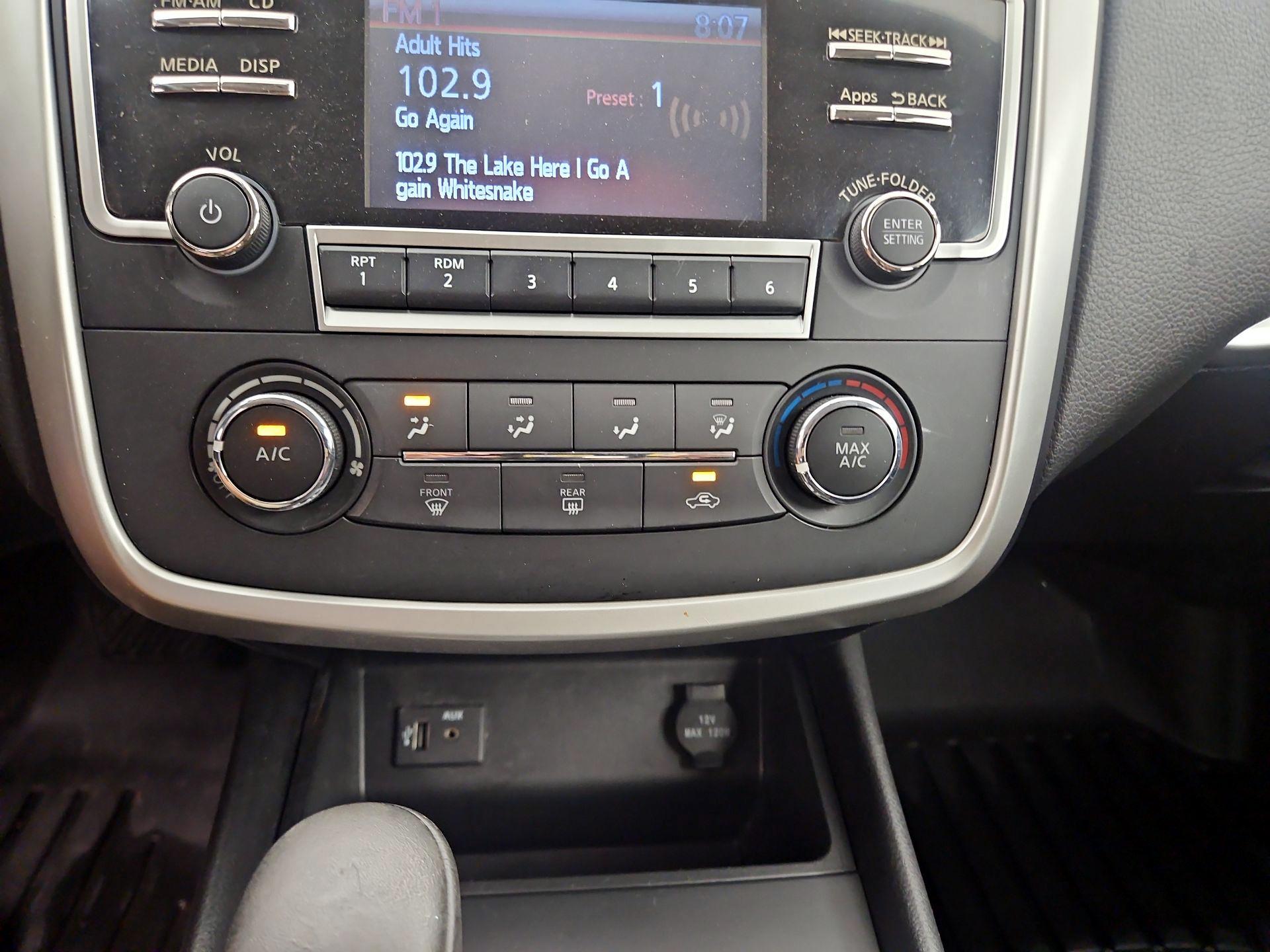 Thumbnail: 2016 Nissan Altima - 16