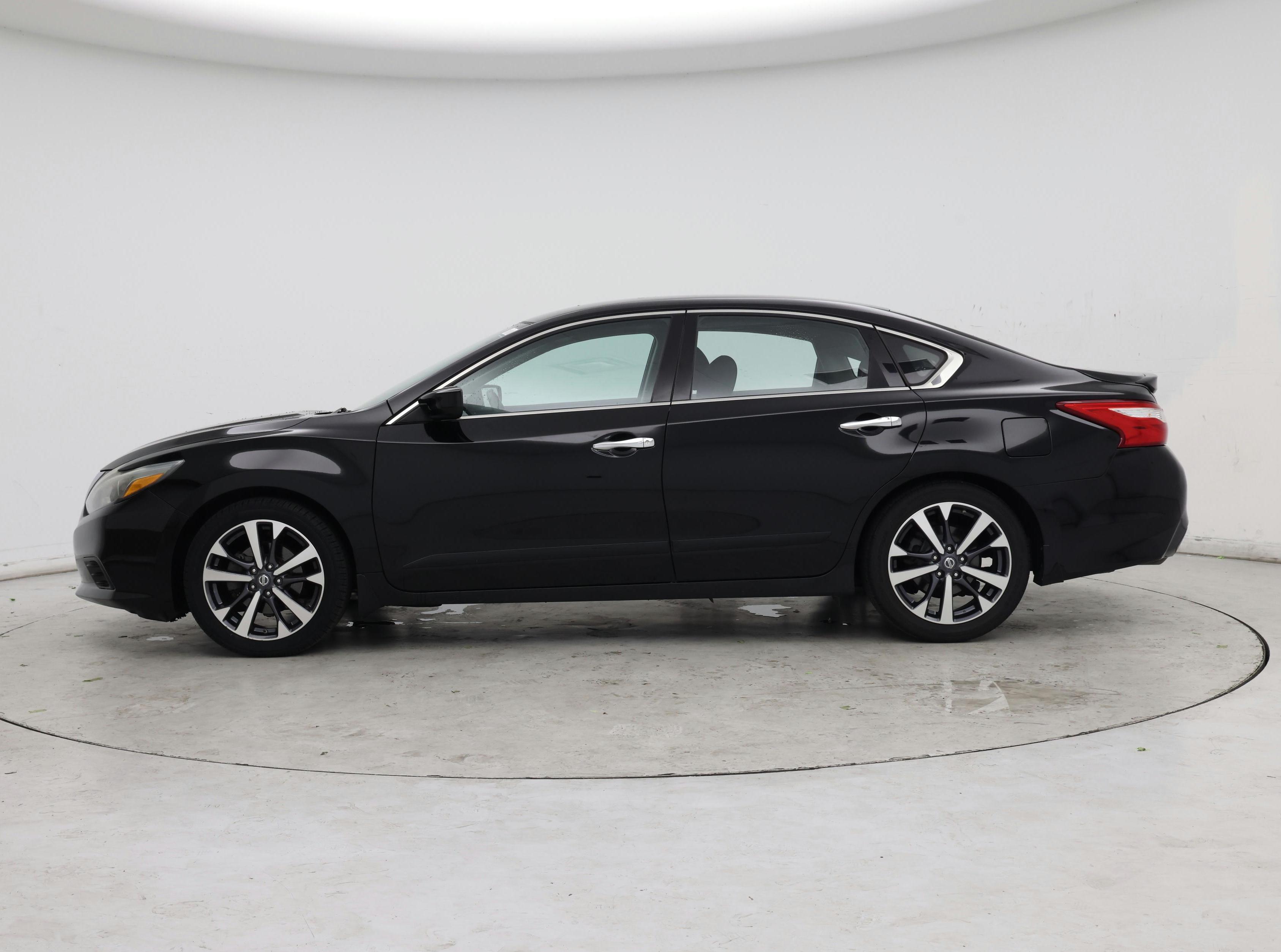 Thumbnail: 2016 Nissan Altima - 3