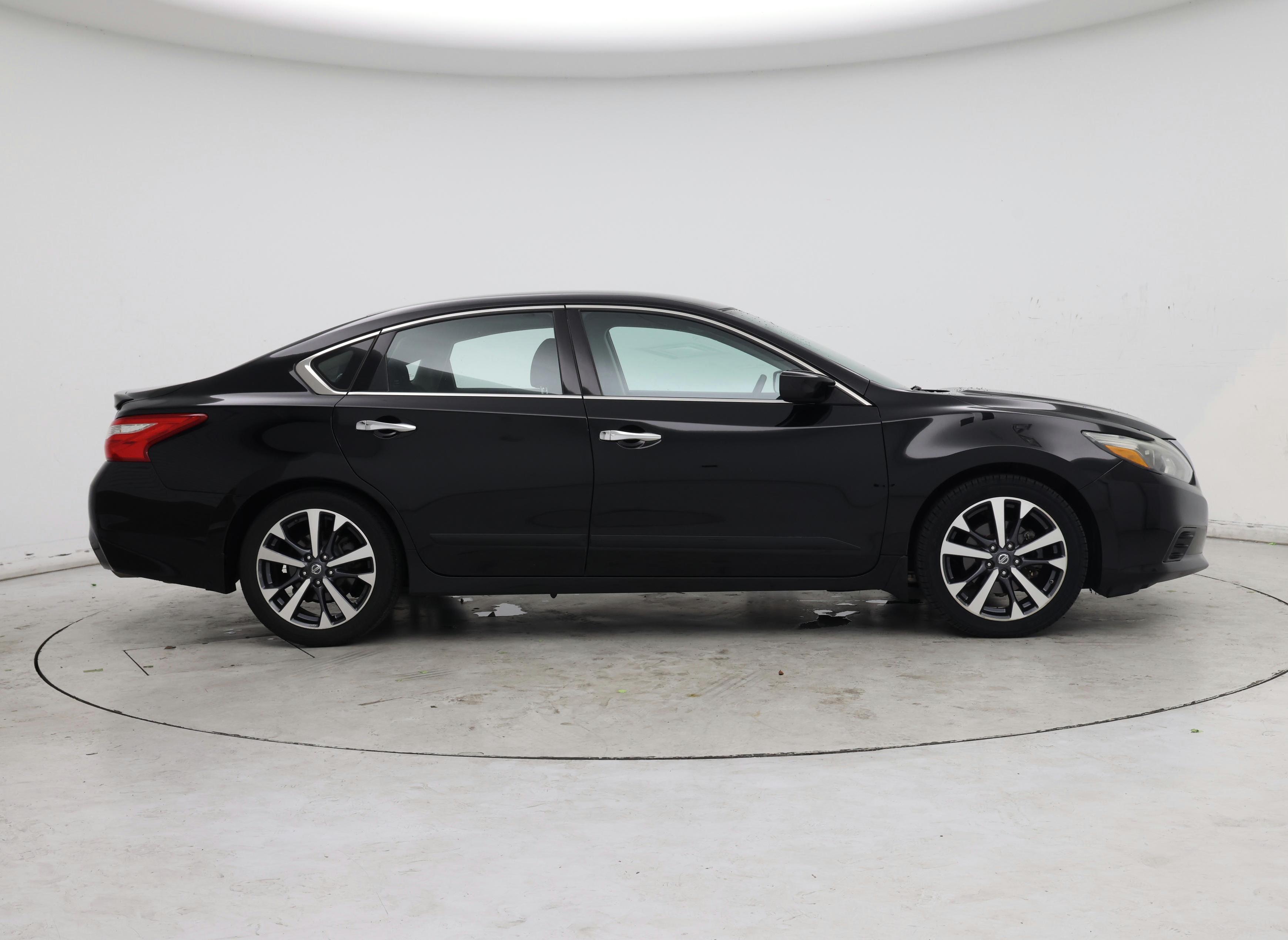 Thumbnail: 2016 Nissan Altima - 7