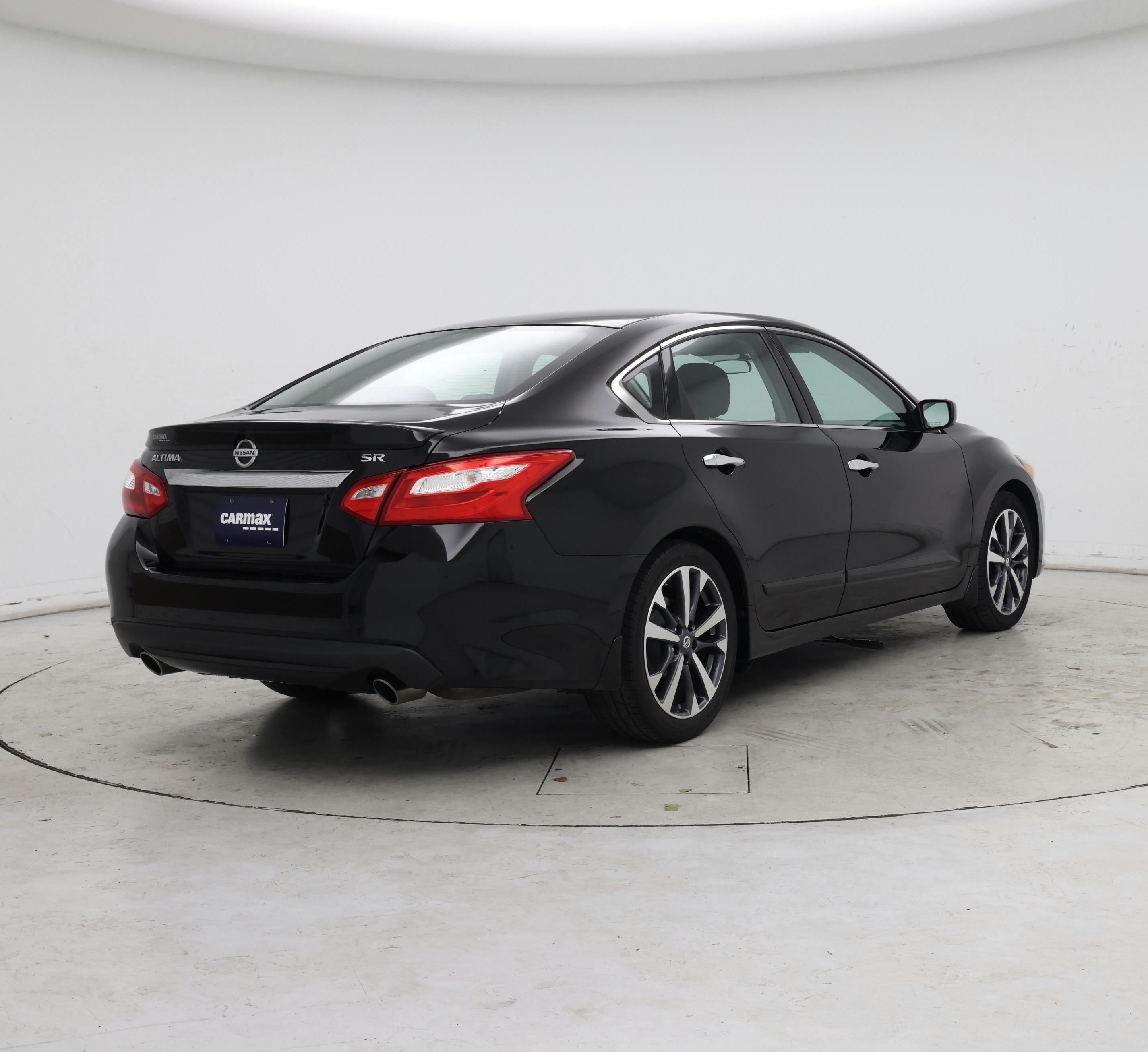 Thumbnail: 2016 Nissan Altima - 8