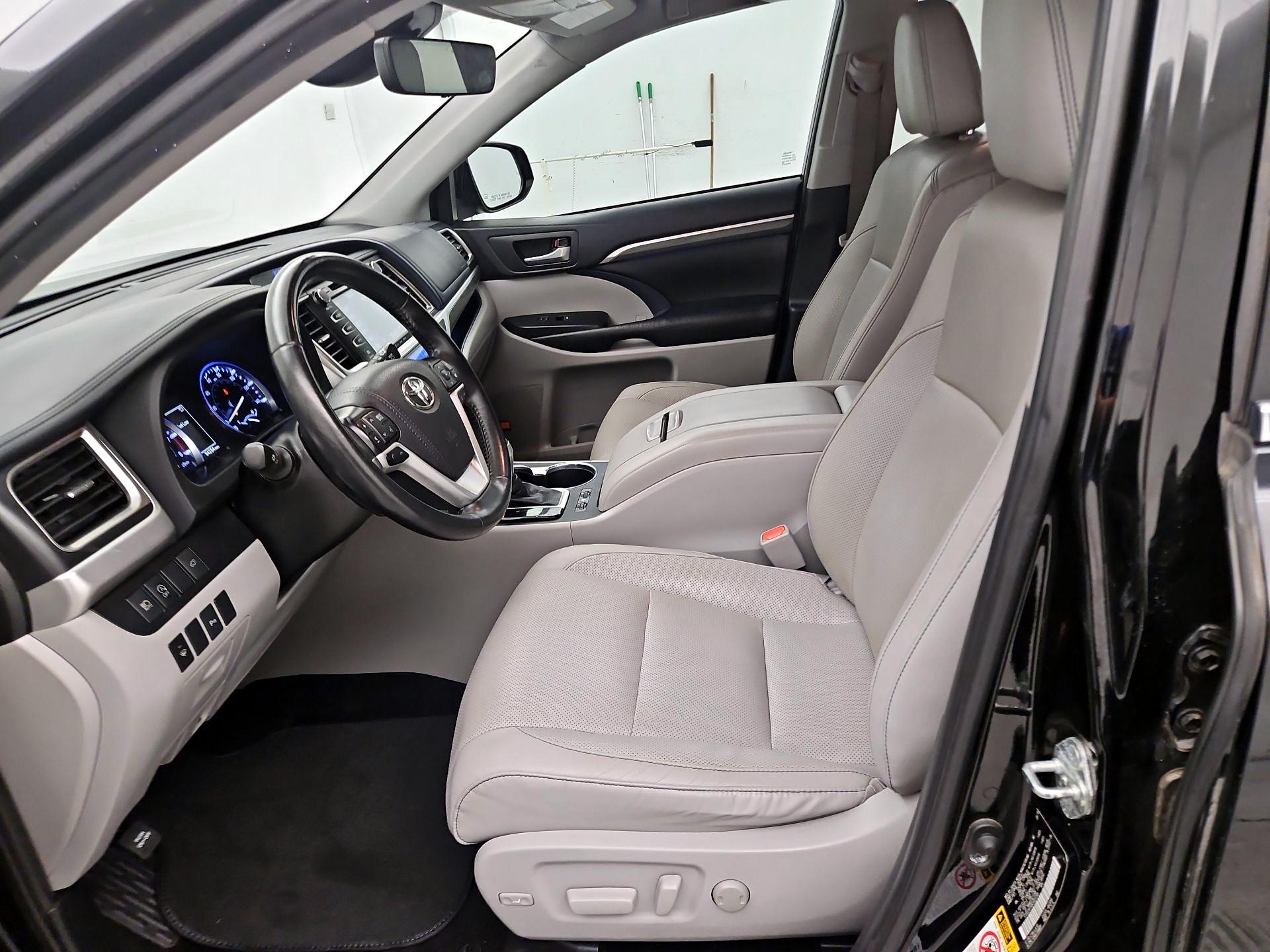 Thumbnail: 2019 Toyota Highlander - 11