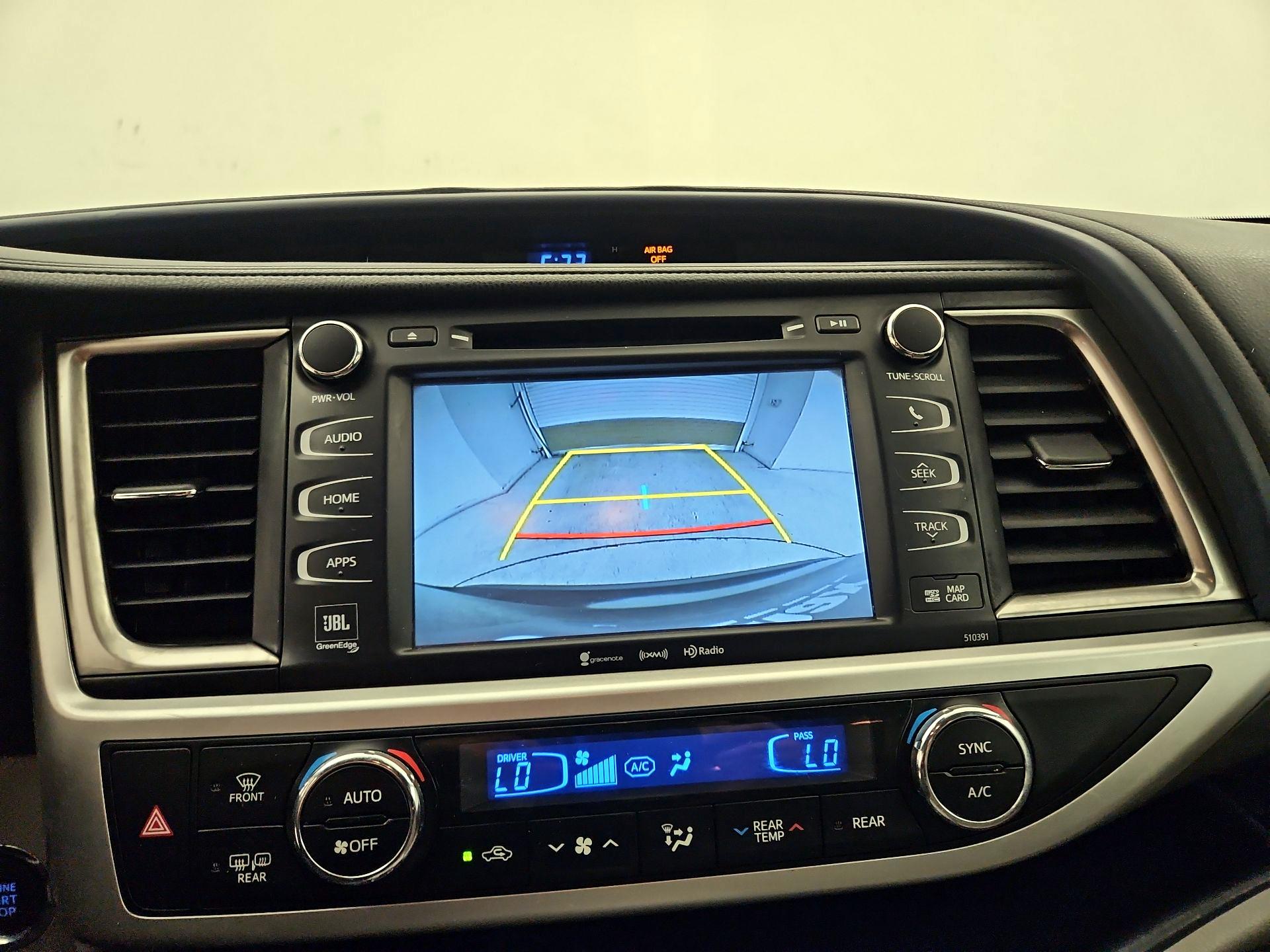 Thumbnail: 2019 Toyota Highlander - 14