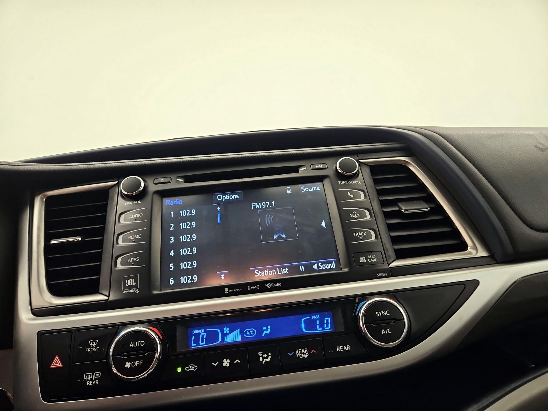 Thumbnail: 2019 Toyota Highlander - 15