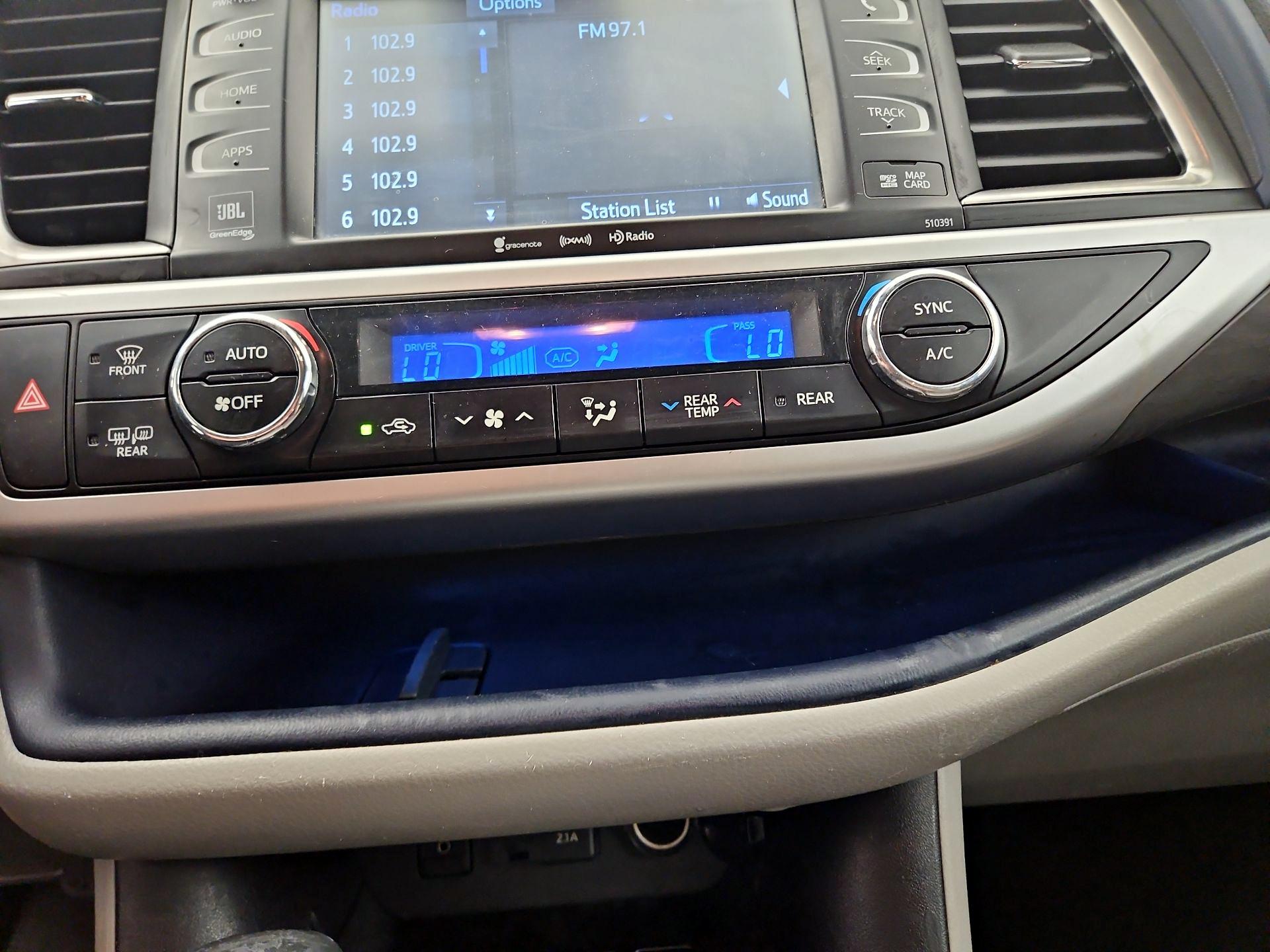 Thumbnail: 2019 Toyota Highlander - 16