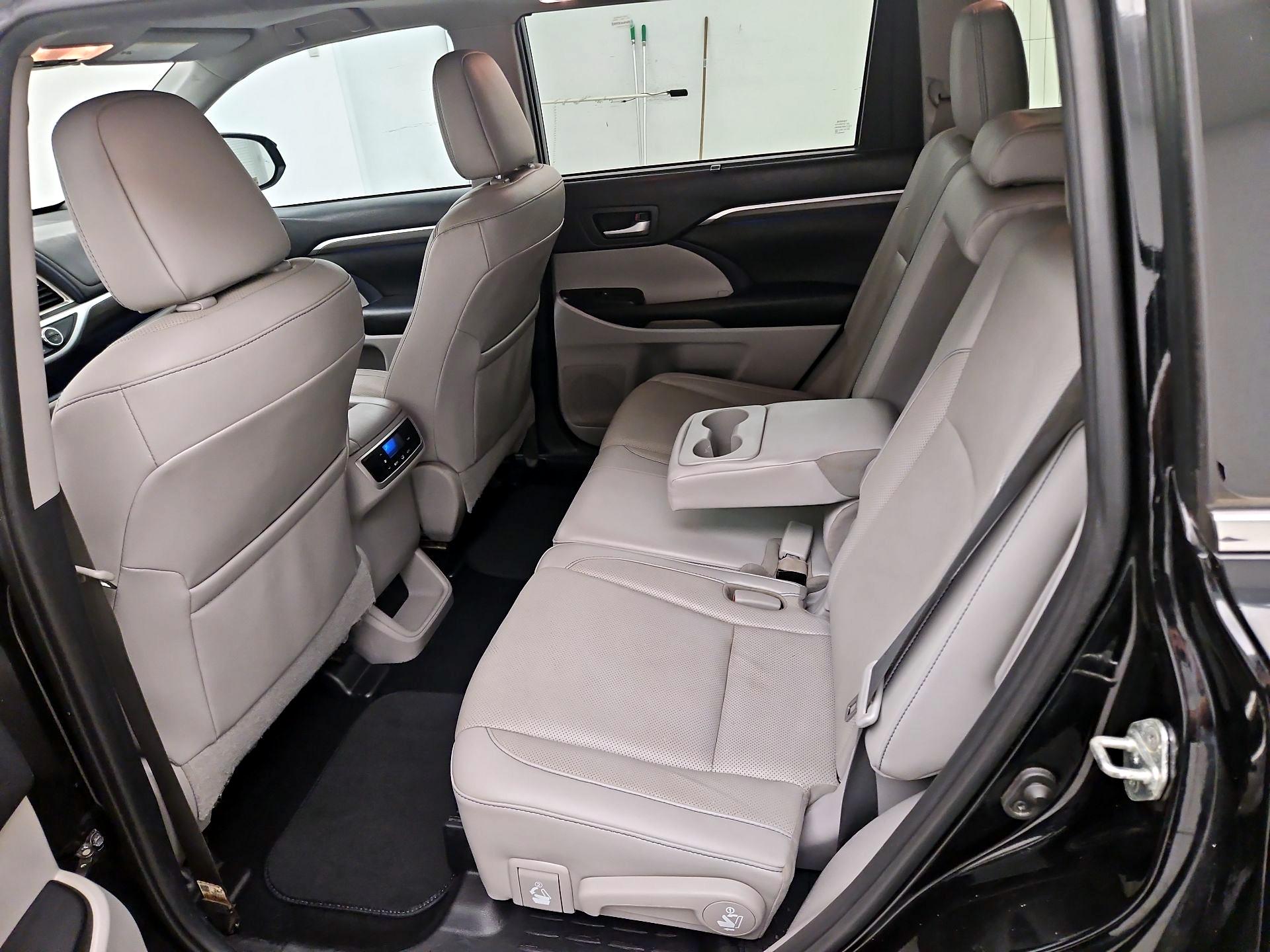 Thumbnail: 2019 Toyota Highlander - 19