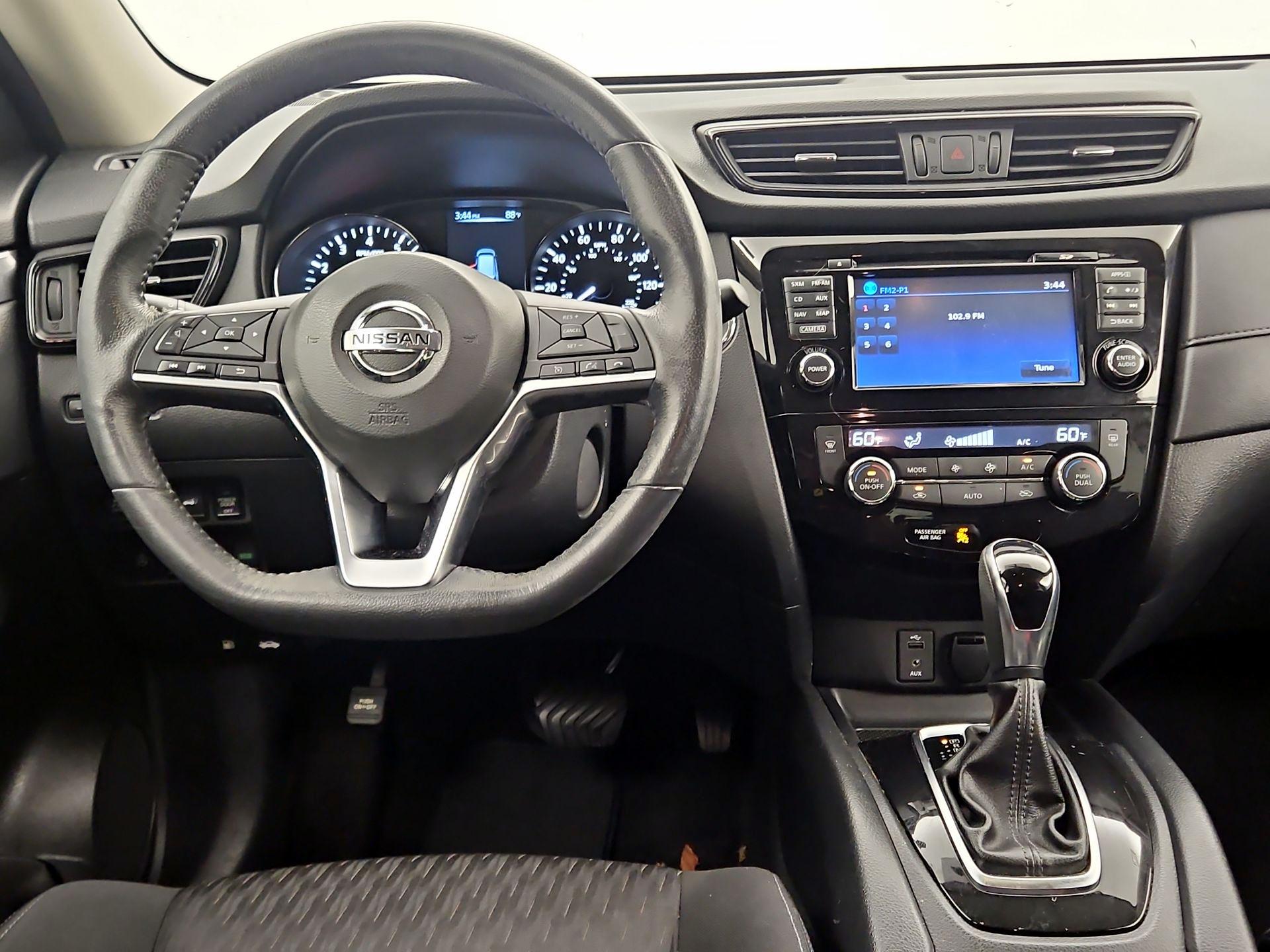 Thumbnail: 2017 Nissan Rogue - 10
