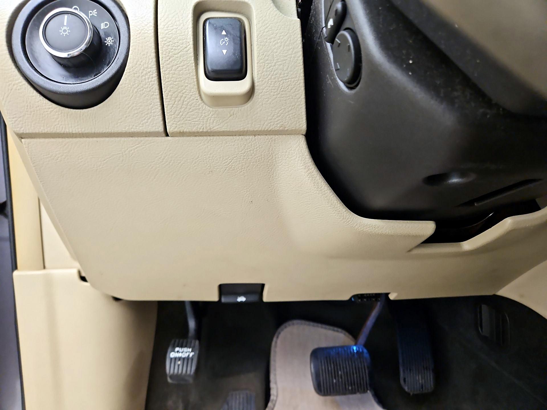 Thumbnail: 2013 Ford Taurus - 13
