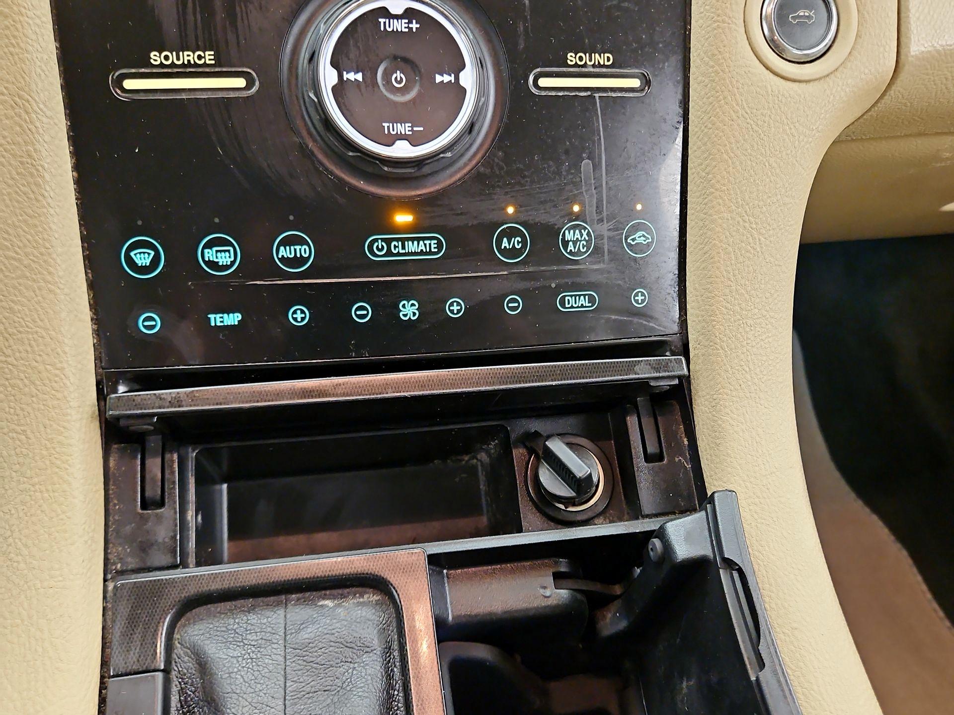 Thumbnail: 2013 Ford Taurus - 16