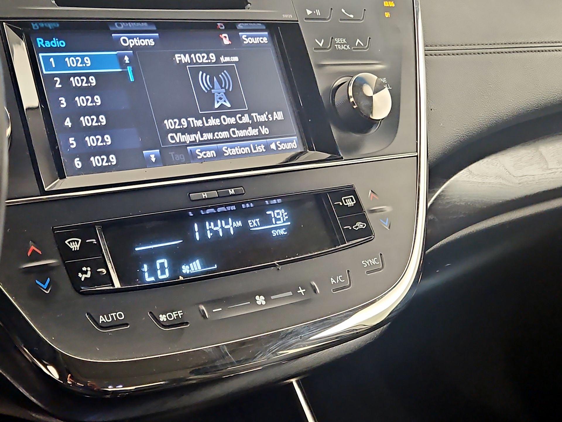 Thumbnail: 2016 Toyota Avalon - 16