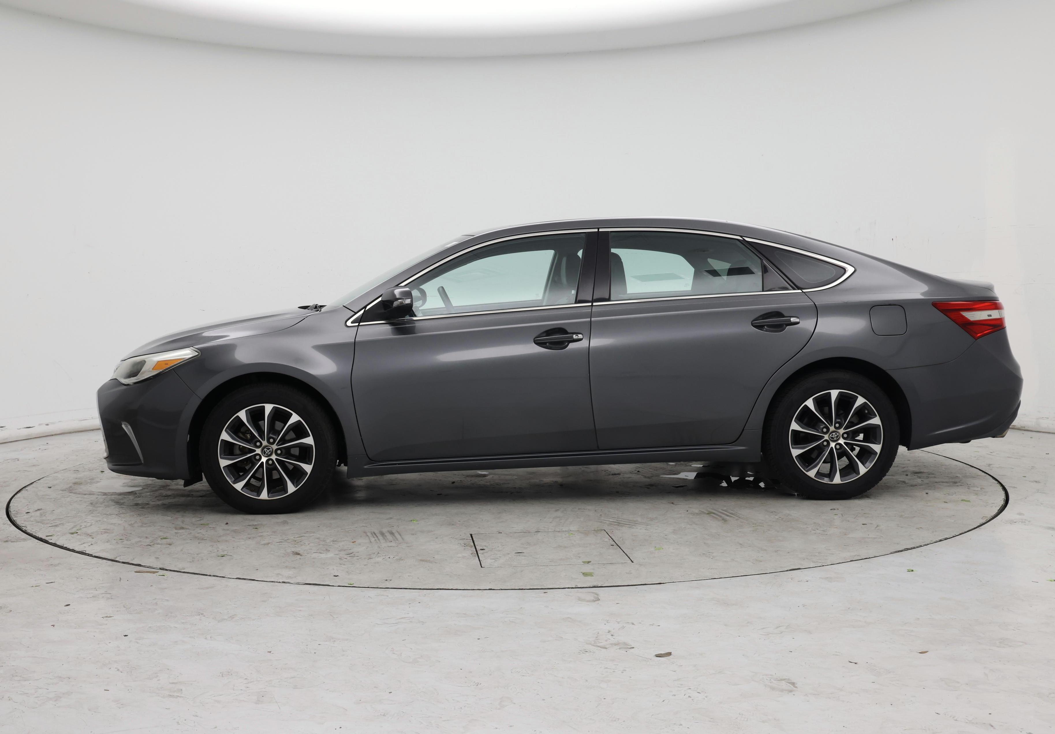 Thumbnail: 2016 Toyota Avalon - 3