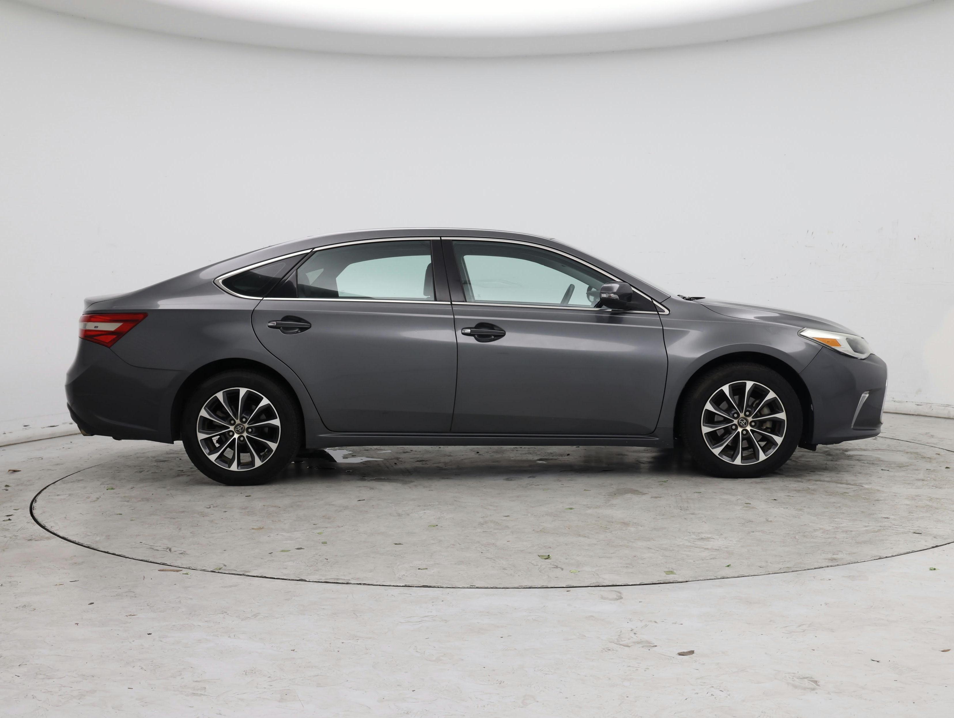 Thumbnail: 2016 Toyota Avalon - 7