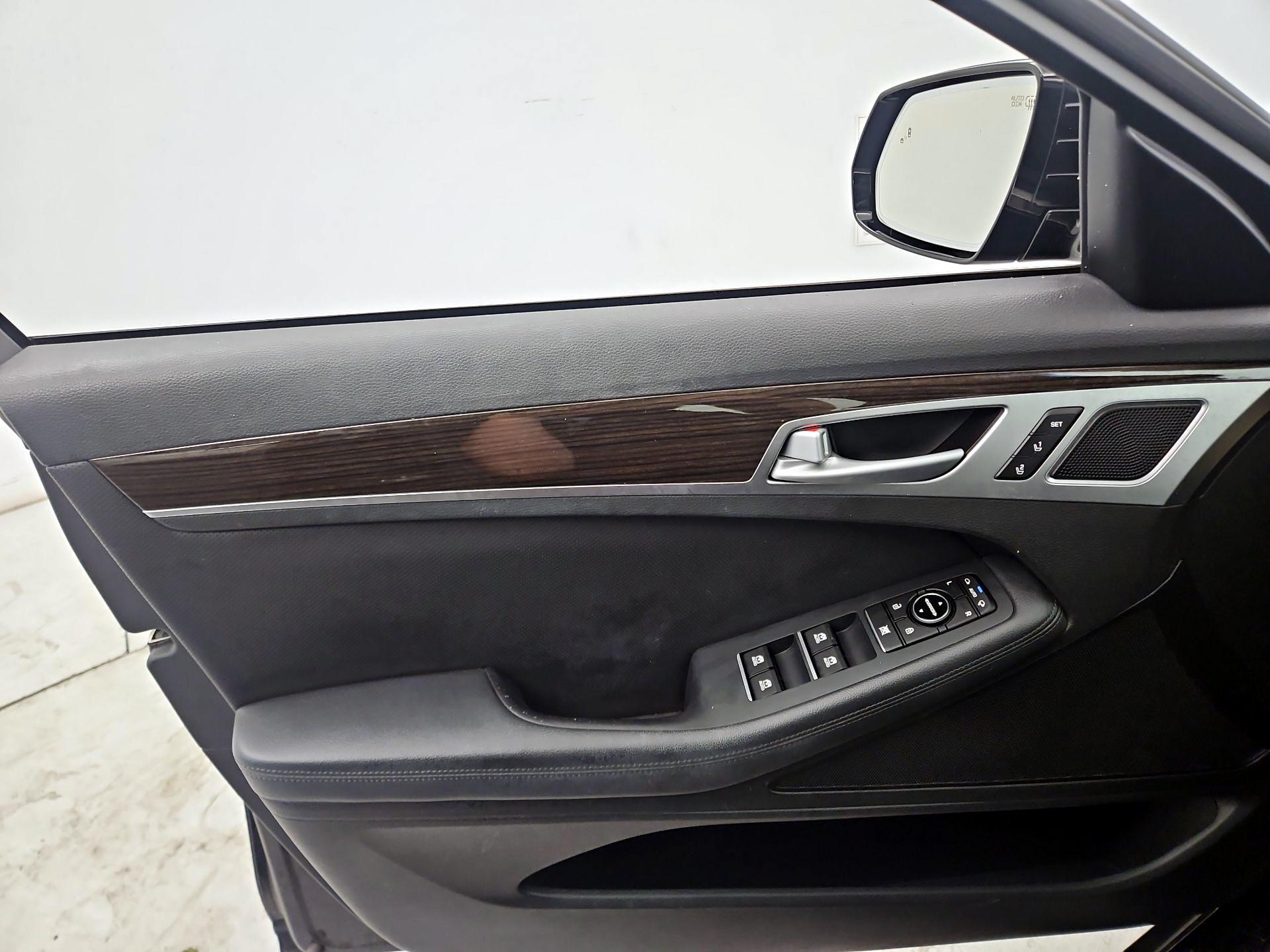 Thumbnail: 2017 Genesis G80 - 12