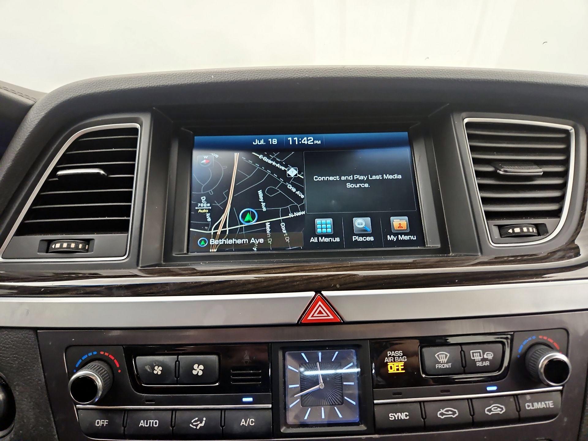 Thumbnail: 2017 Genesis G80 - 16