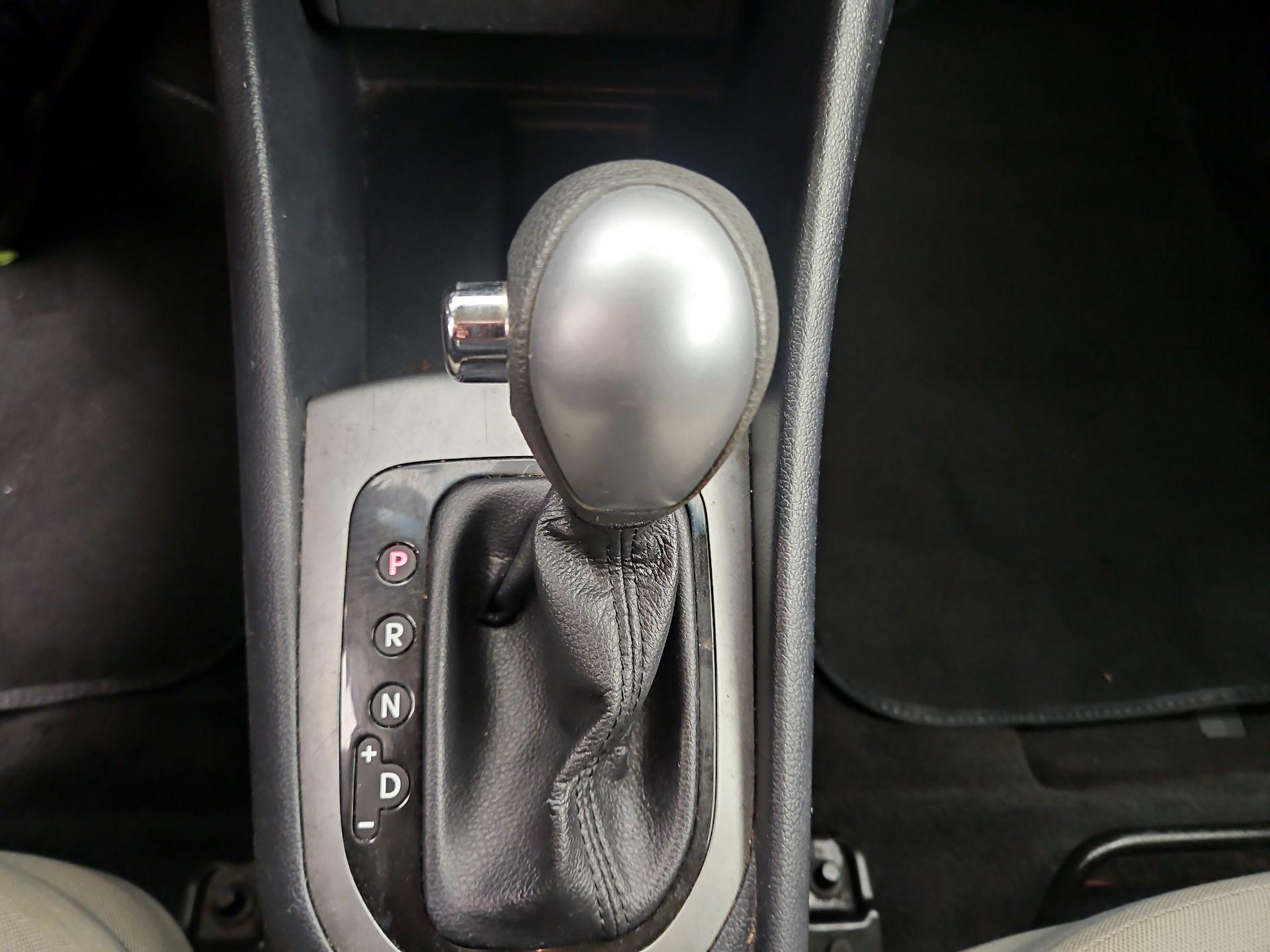 Thumbnail: 2015 Kia Rio - 16