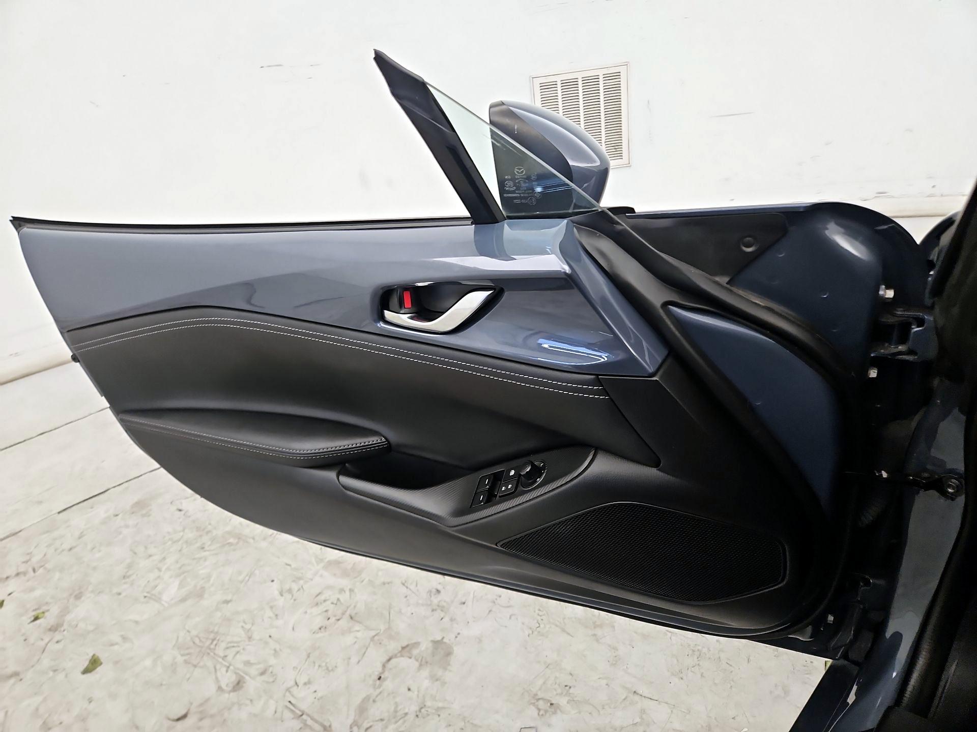 Thumbnail: 2021 Mazda MX-5 Miata - 12