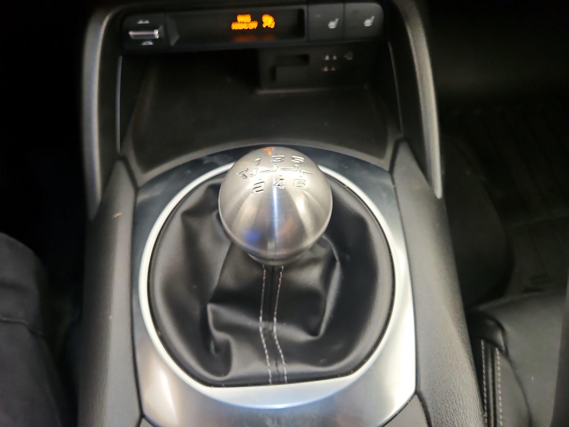 Thumbnail: 2021 Mazda MX-5 Miata - 17
