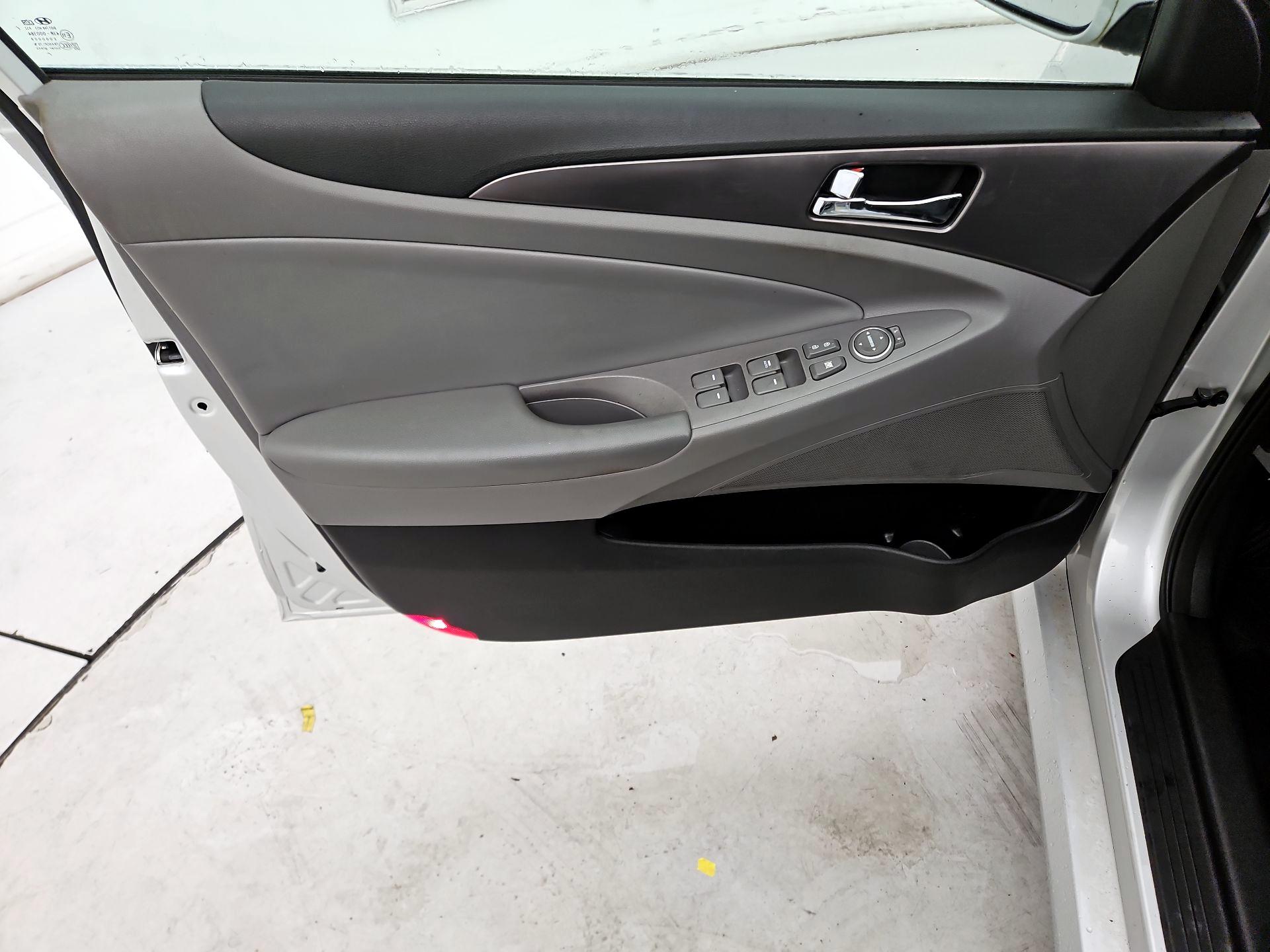 Thumbnail: 2015 Hyundai Sonata - 12