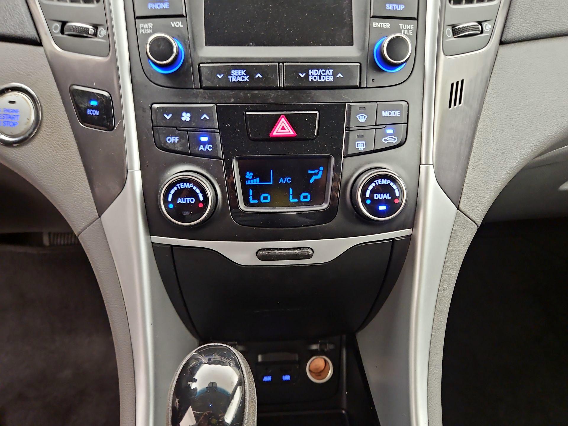 Thumbnail: 2015 Hyundai Sonata - 16