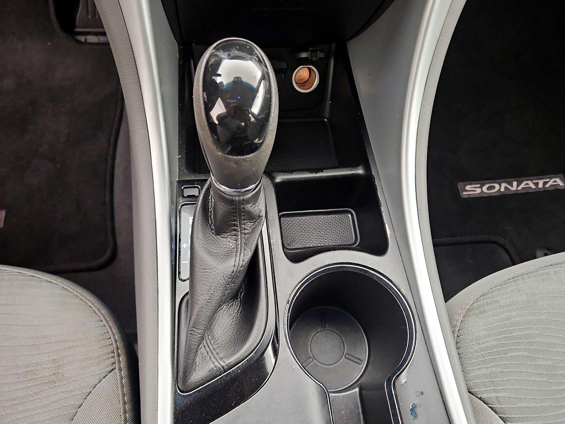 Thumbnail: 2015 Hyundai Sonata - 17