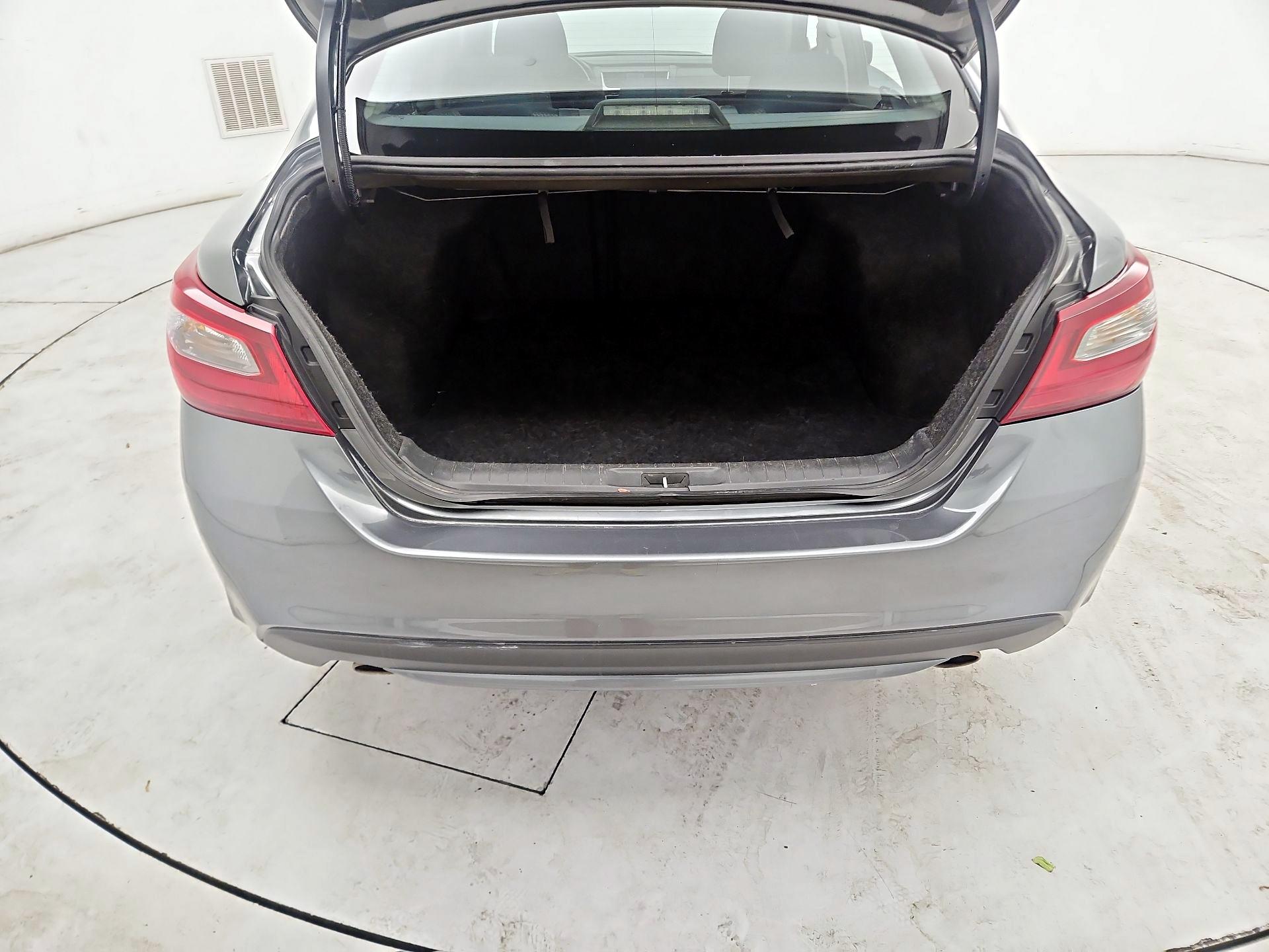 Thumbnail: 2018 Nissan Altima - 20