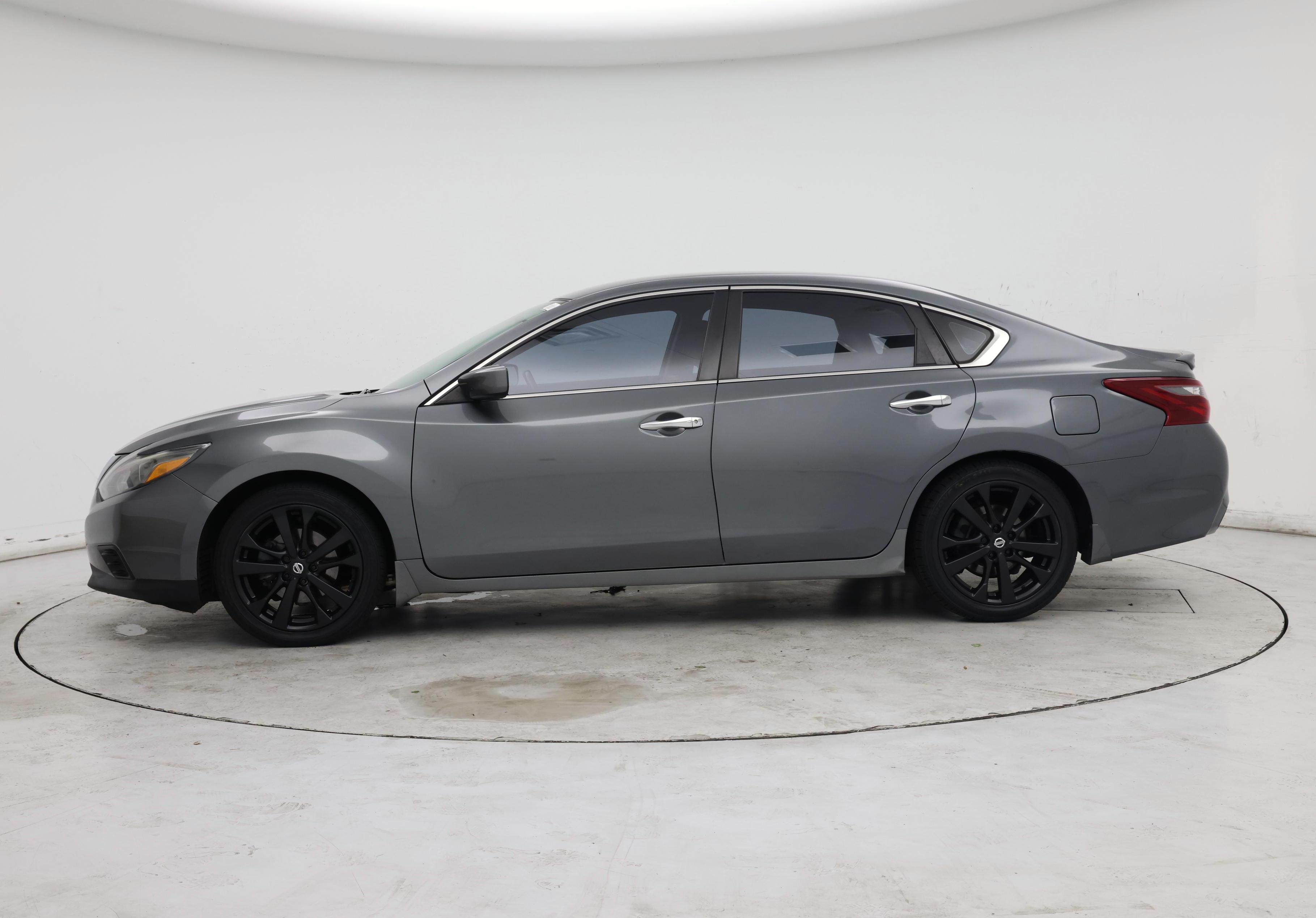 Thumbnail: 2018 Nissan Altima - 3