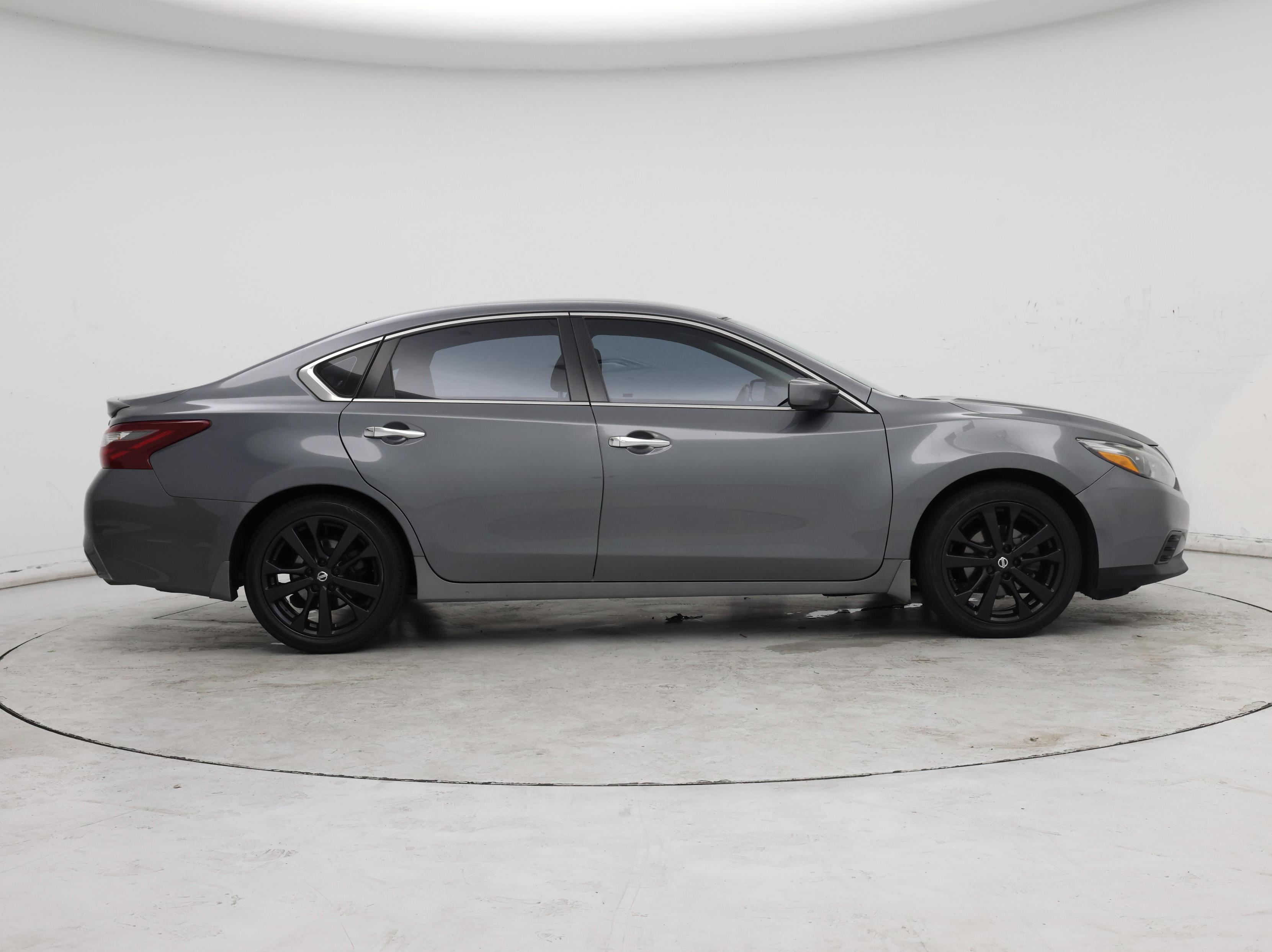 Thumbnail: 2018 Nissan Altima - 7