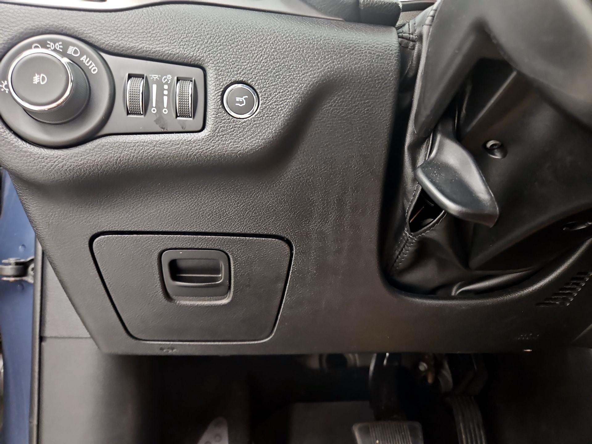 Thumbnail: 2020 Jeep Cherokee - 13