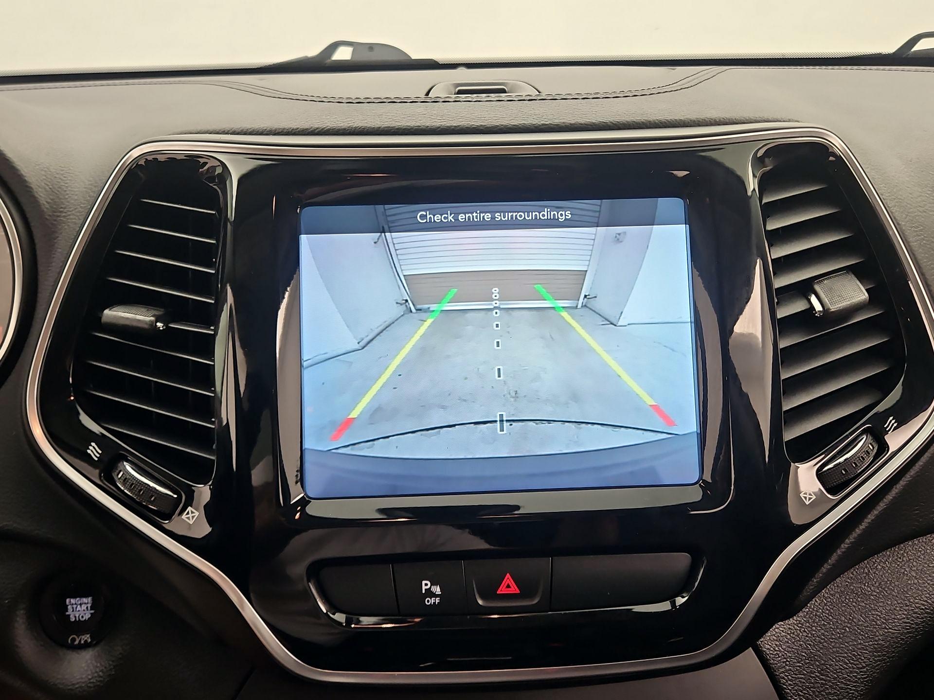 Thumbnail: 2020 Jeep Cherokee - 14