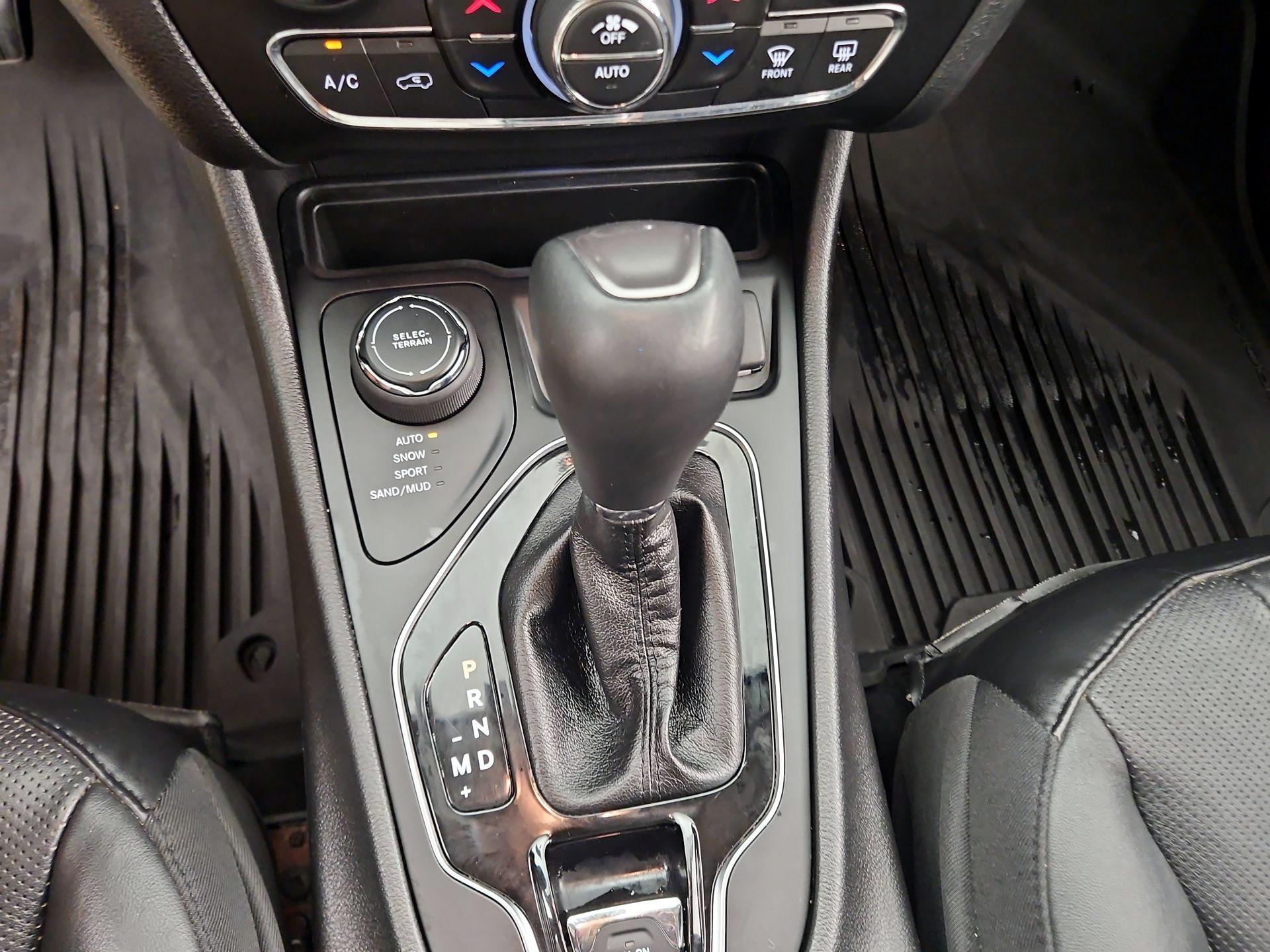 Thumbnail: 2020 Jeep Cherokee - 17