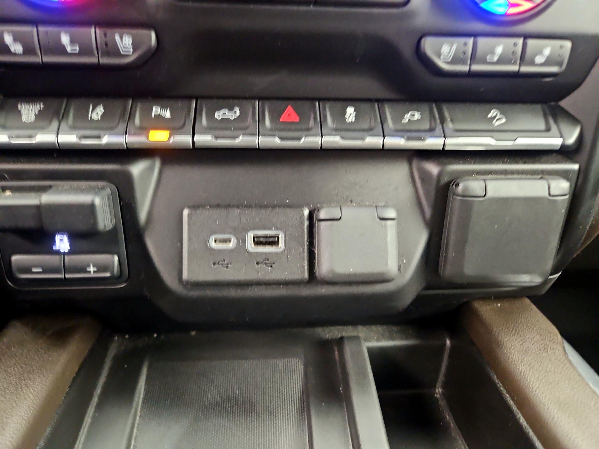 Thumbnail: 2023 GMC Sierra 3500 - 19