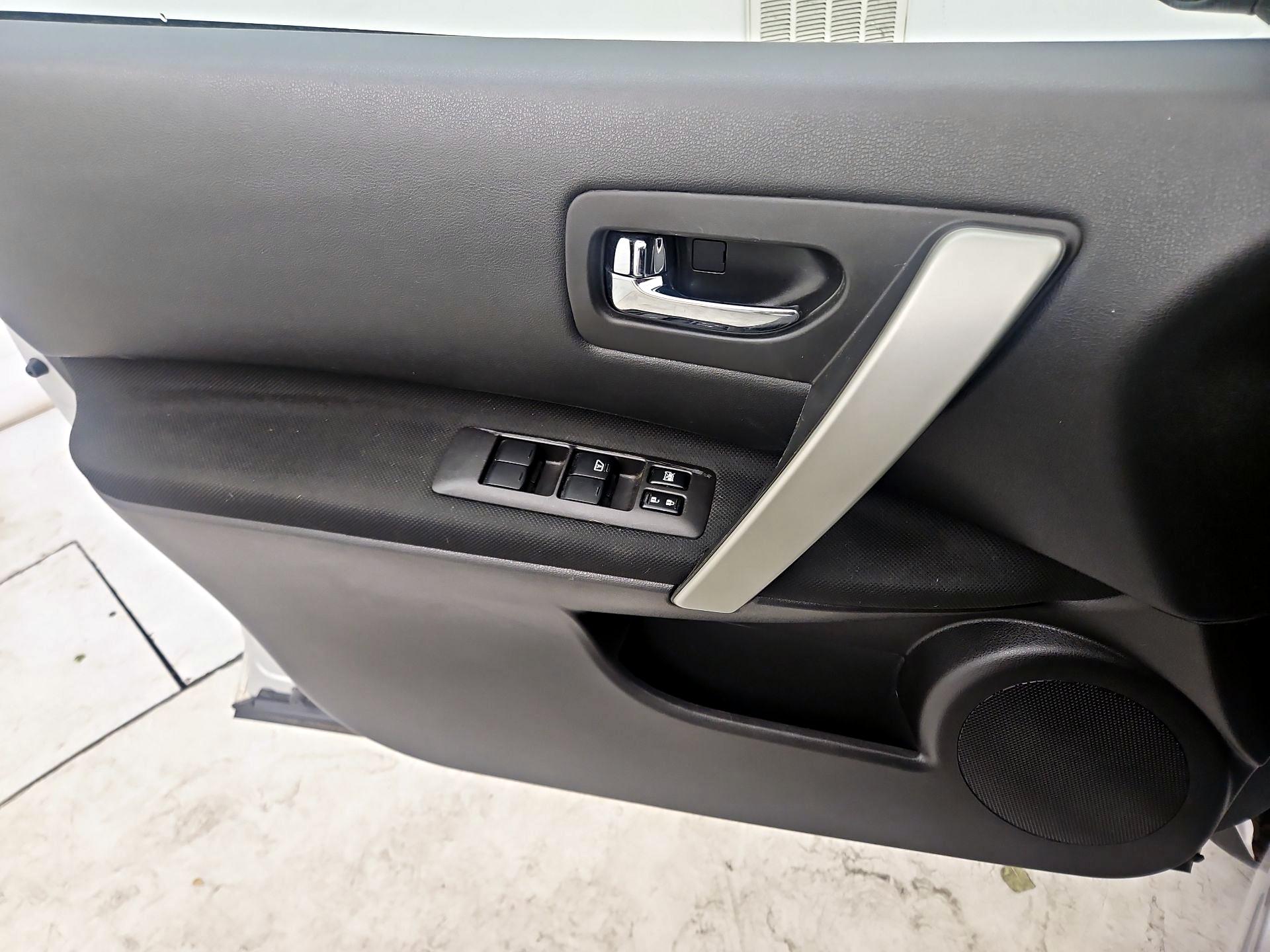 Thumbnail: 2015 Nissan Rogue - 12