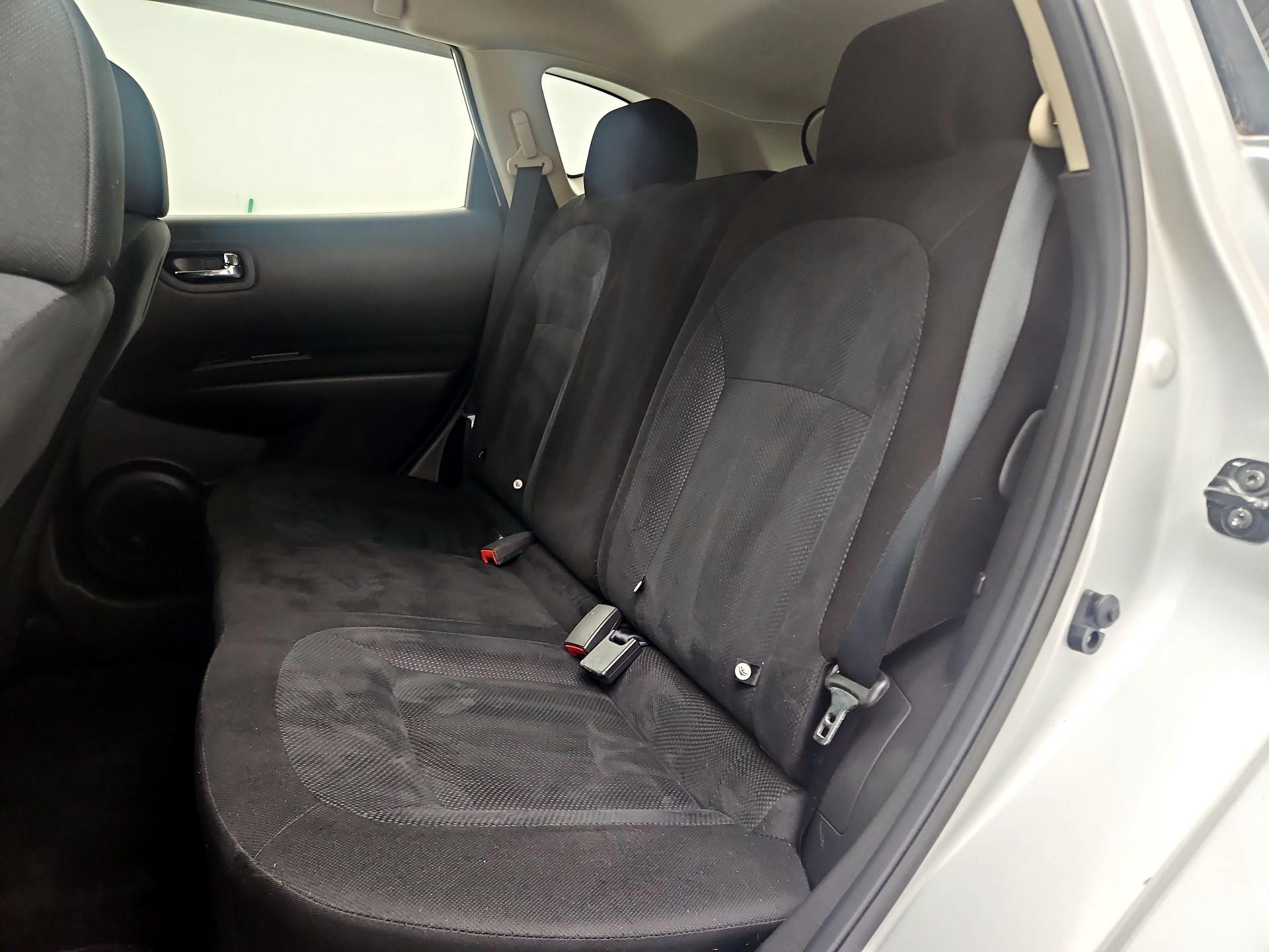 Thumbnail: 2015 Nissan Rogue - 18