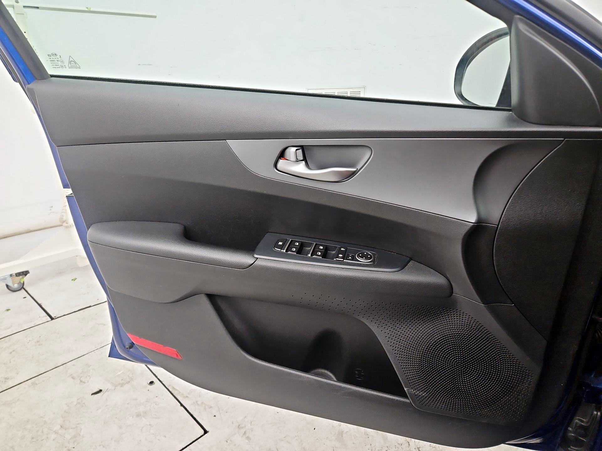 Thumbnail: 2020 Kia Forte - 12
