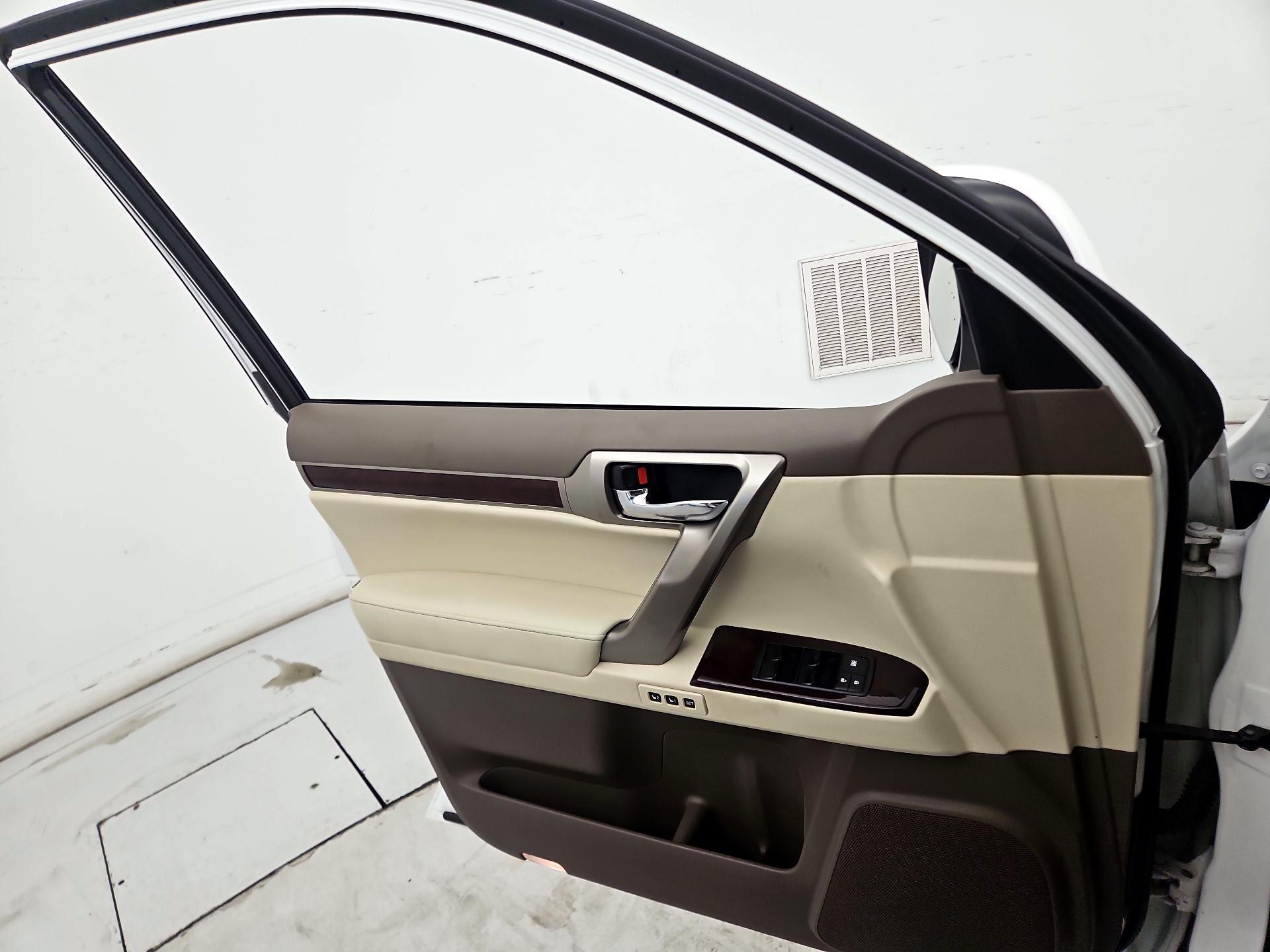 Thumbnail: 2016 Lexus GX - 12