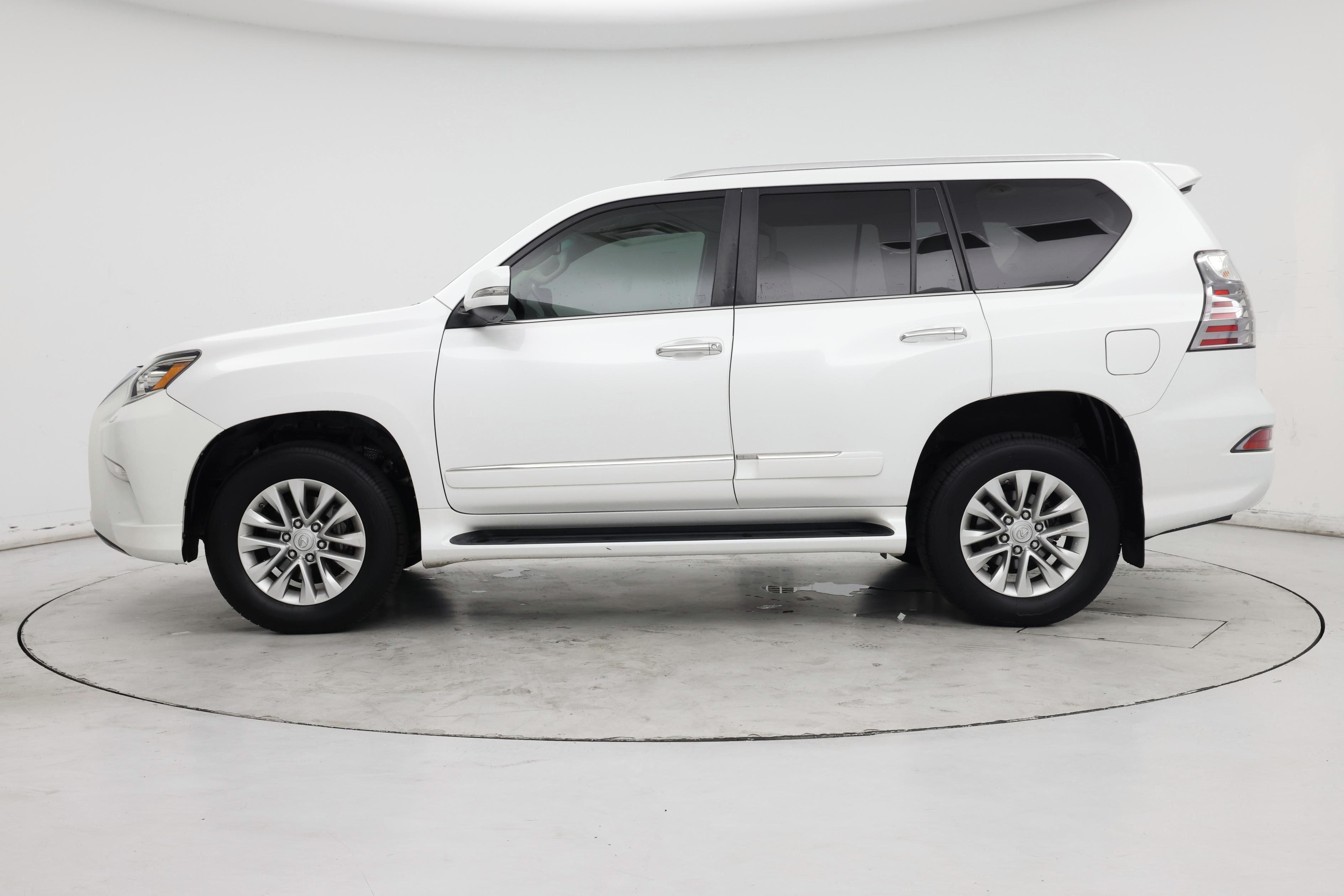 Thumbnail: 2016 Lexus GX - 3