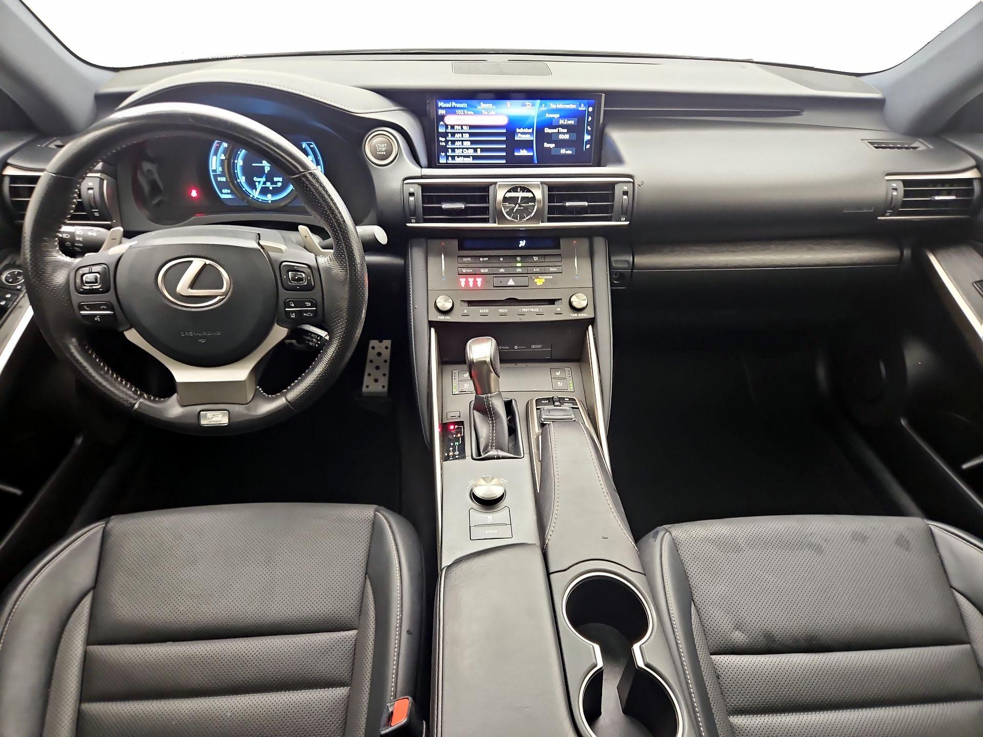 Thumbnail: 2019 Lexus IS - 9