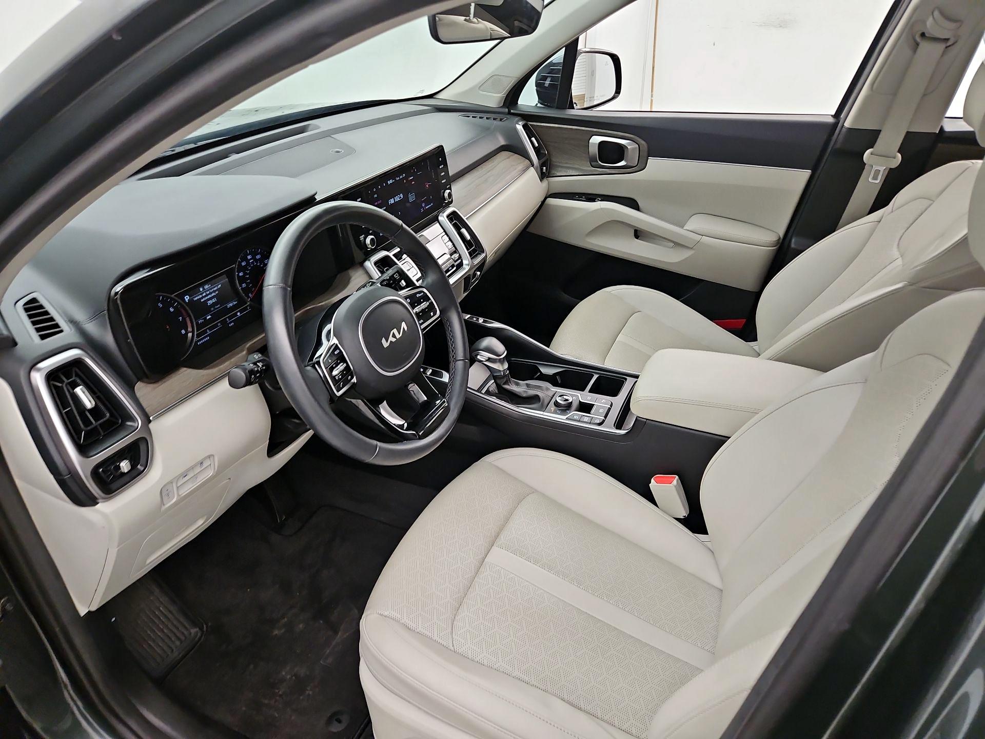 Thumbnail: 2023 Kia Sorento - 11