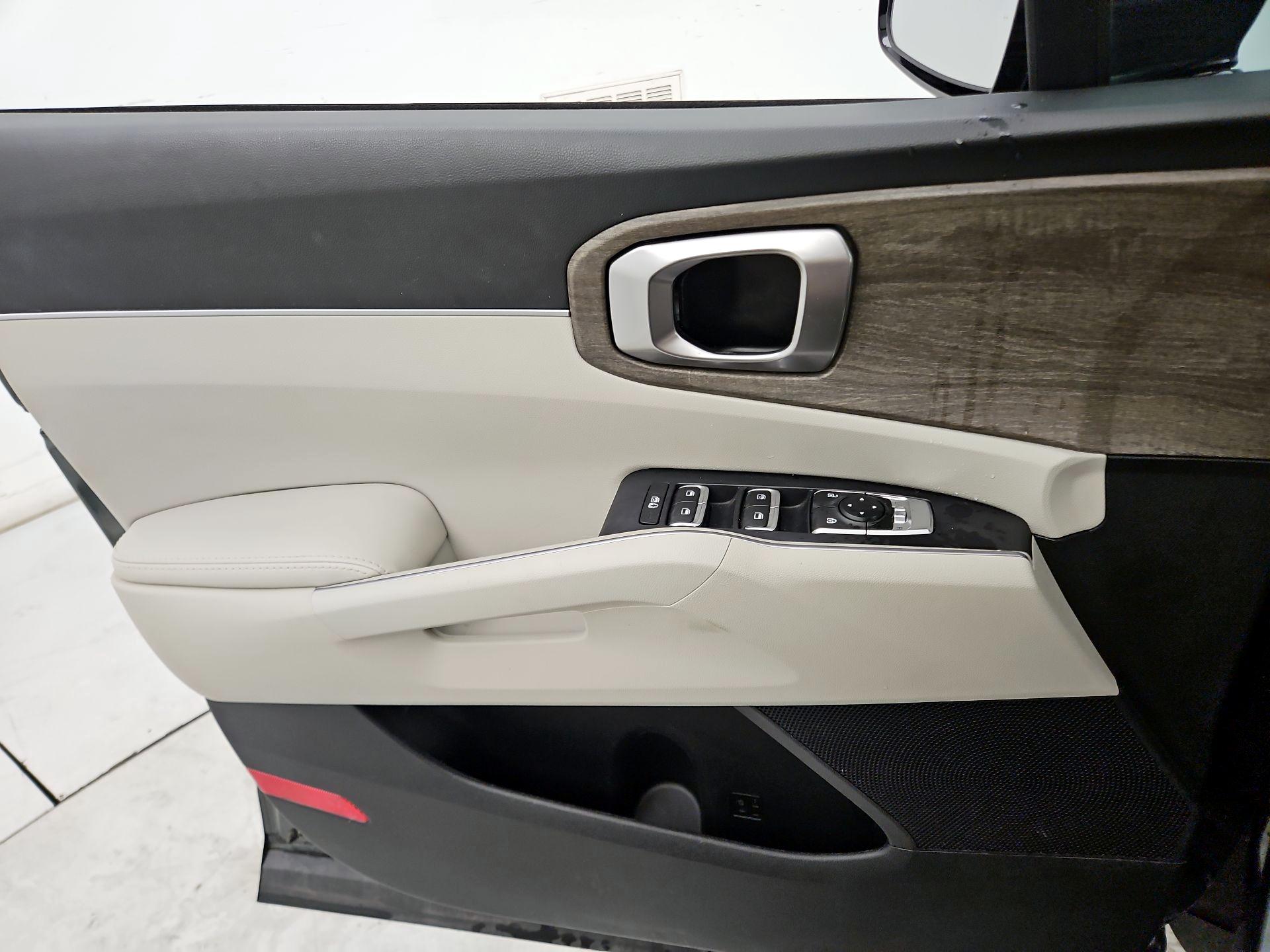 Thumbnail: 2023 Kia Sorento - 12